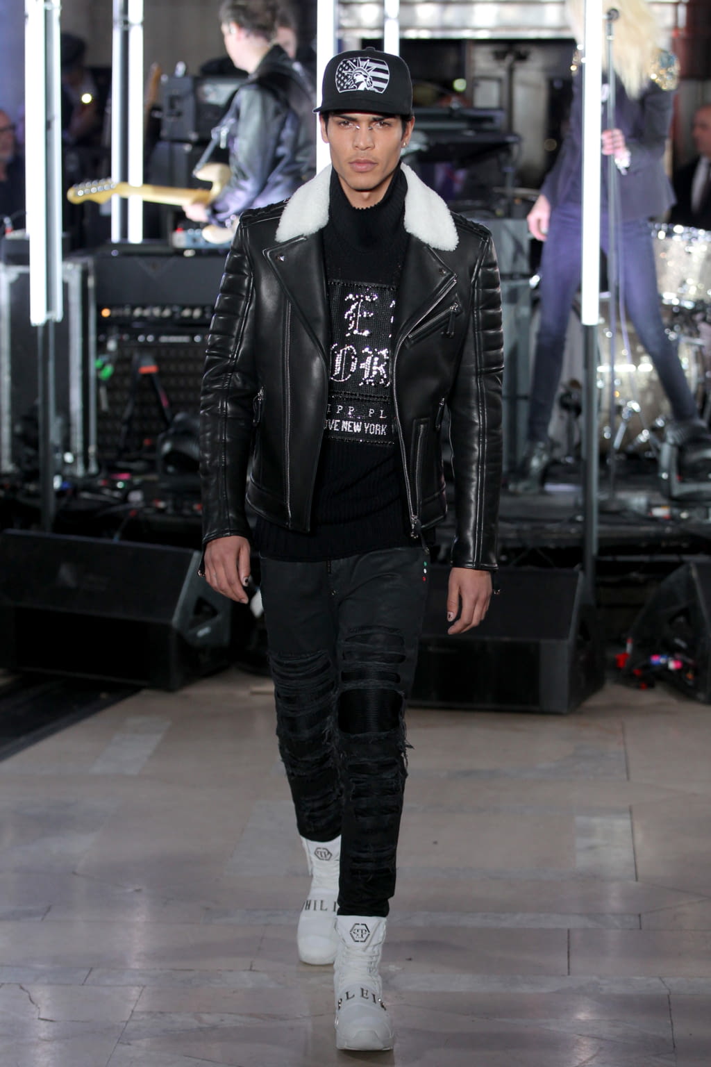 Fashion Week New York Fall/Winter 2017 look 14 from the Philipp Plein collection 女装