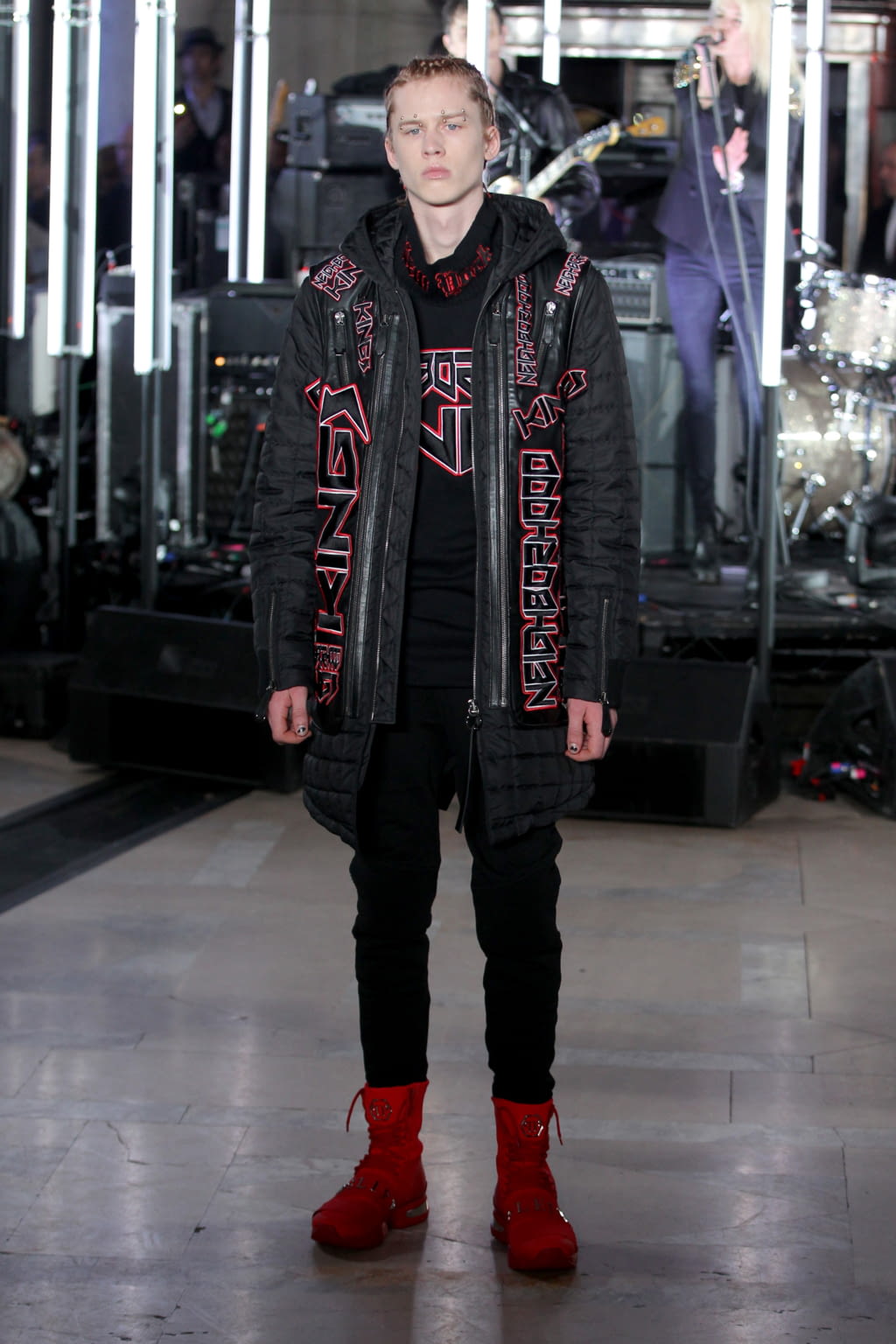 Fashion Week New York Fall/Winter 2017 look 18 from the Philipp Plein collection 女装
