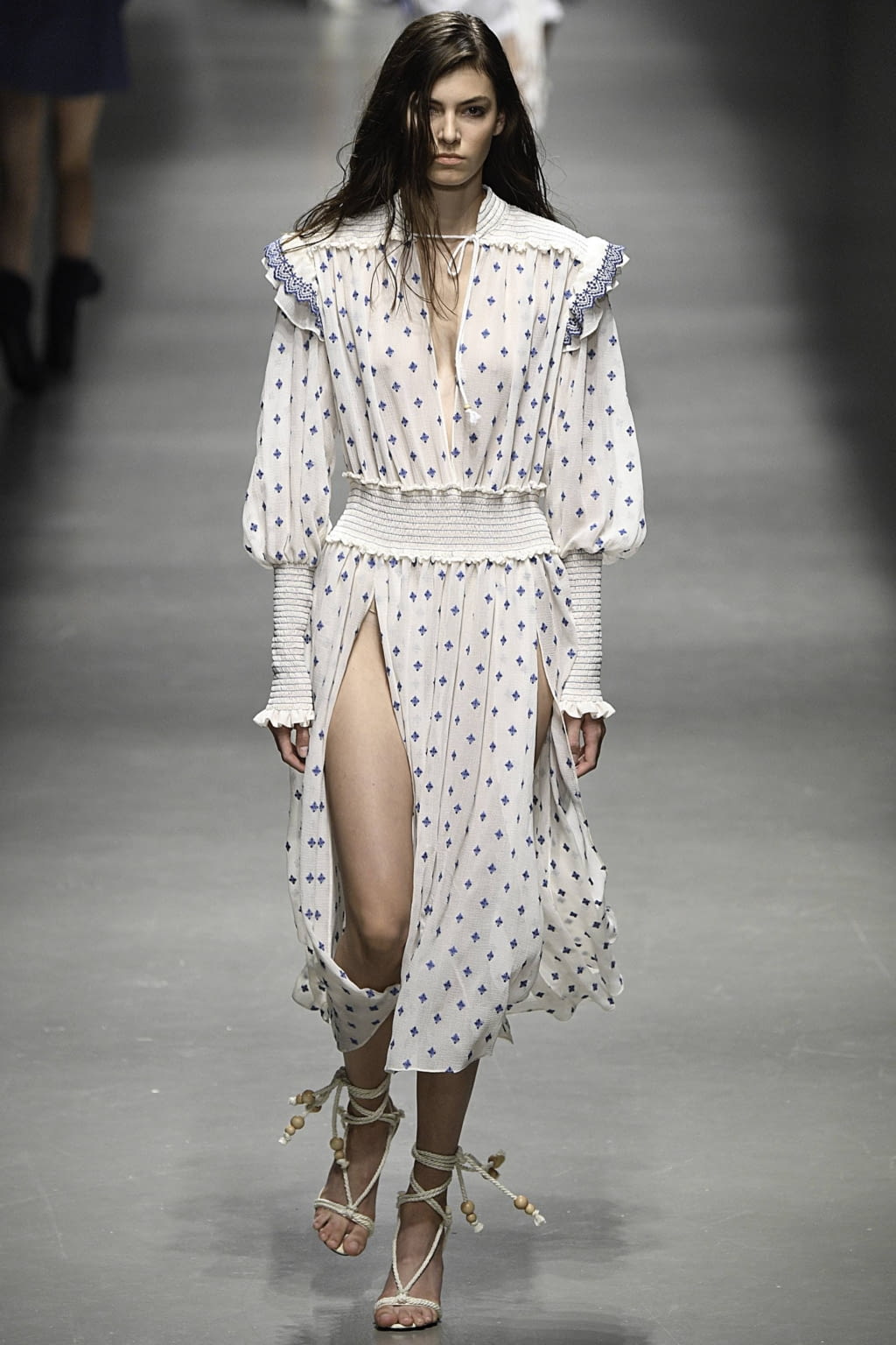 Fashion Week Milan Spring/Summer 2019 look 29 from the Philosophy di Lorenzo Serafini collection womenswear