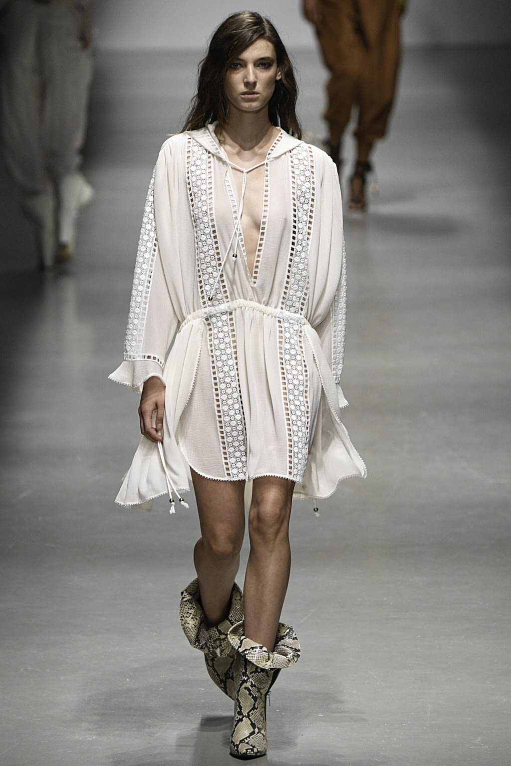 Fashion Week Milan Spring/Summer 2019 look 16 from the Philosophy di Lorenzo Serafini collection 女装