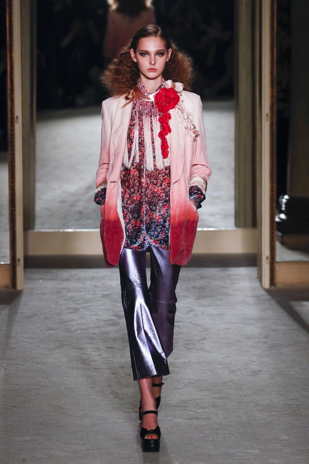Fashion Week Milan Fall/Winter 2020 look 1 de la collection Philosophy di Lorenzo Serafini womenswear