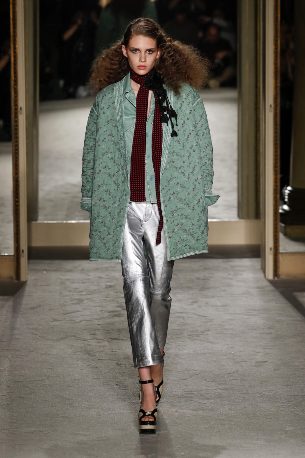 Fashion Week Milan Fall/Winter 2020 look 10 de la collection Philosophy di Lorenzo Serafini womenswear
