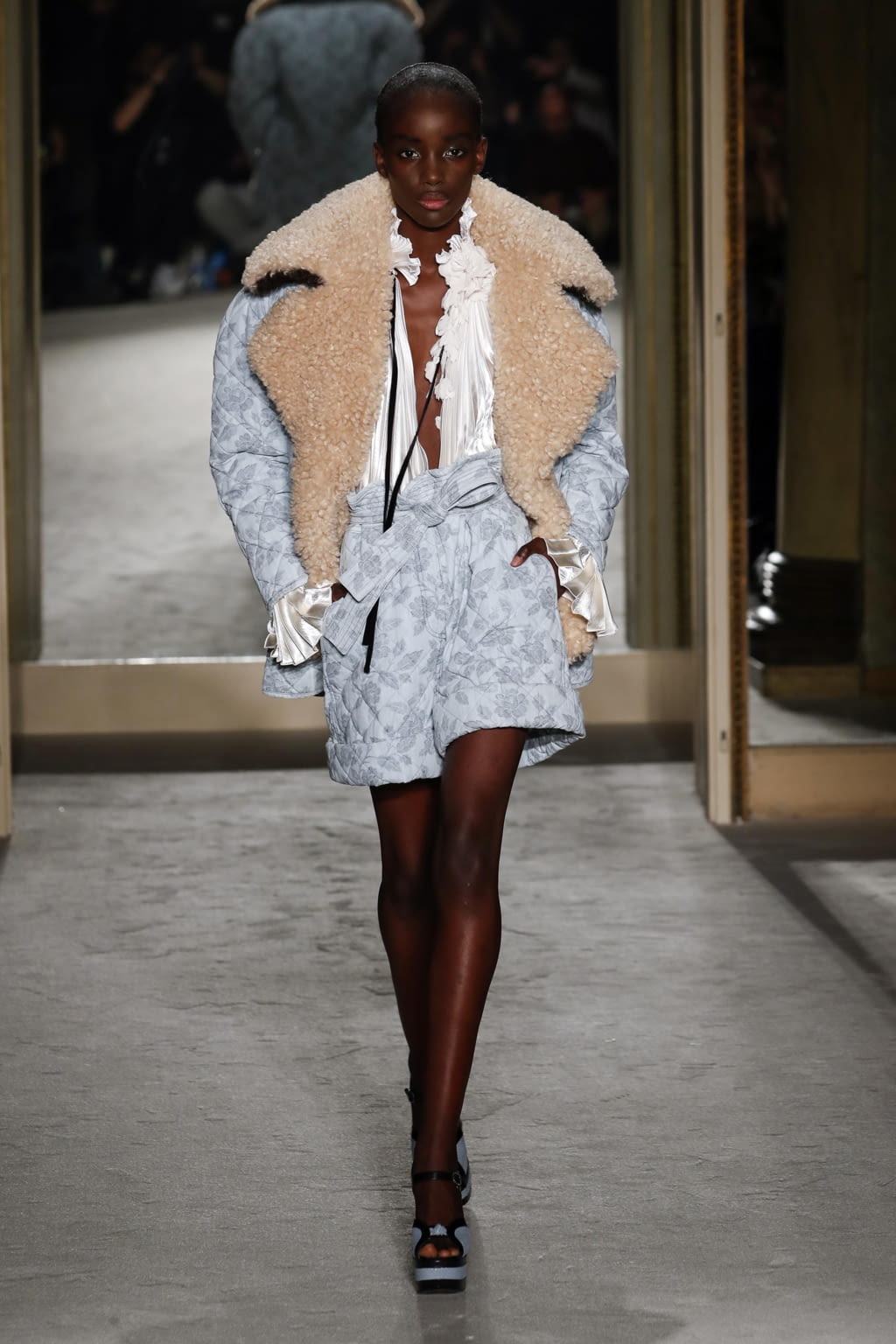 Fashion Week Milan Fall/Winter 2020 look 11 de la collection Philosophy di Lorenzo Serafini womenswear