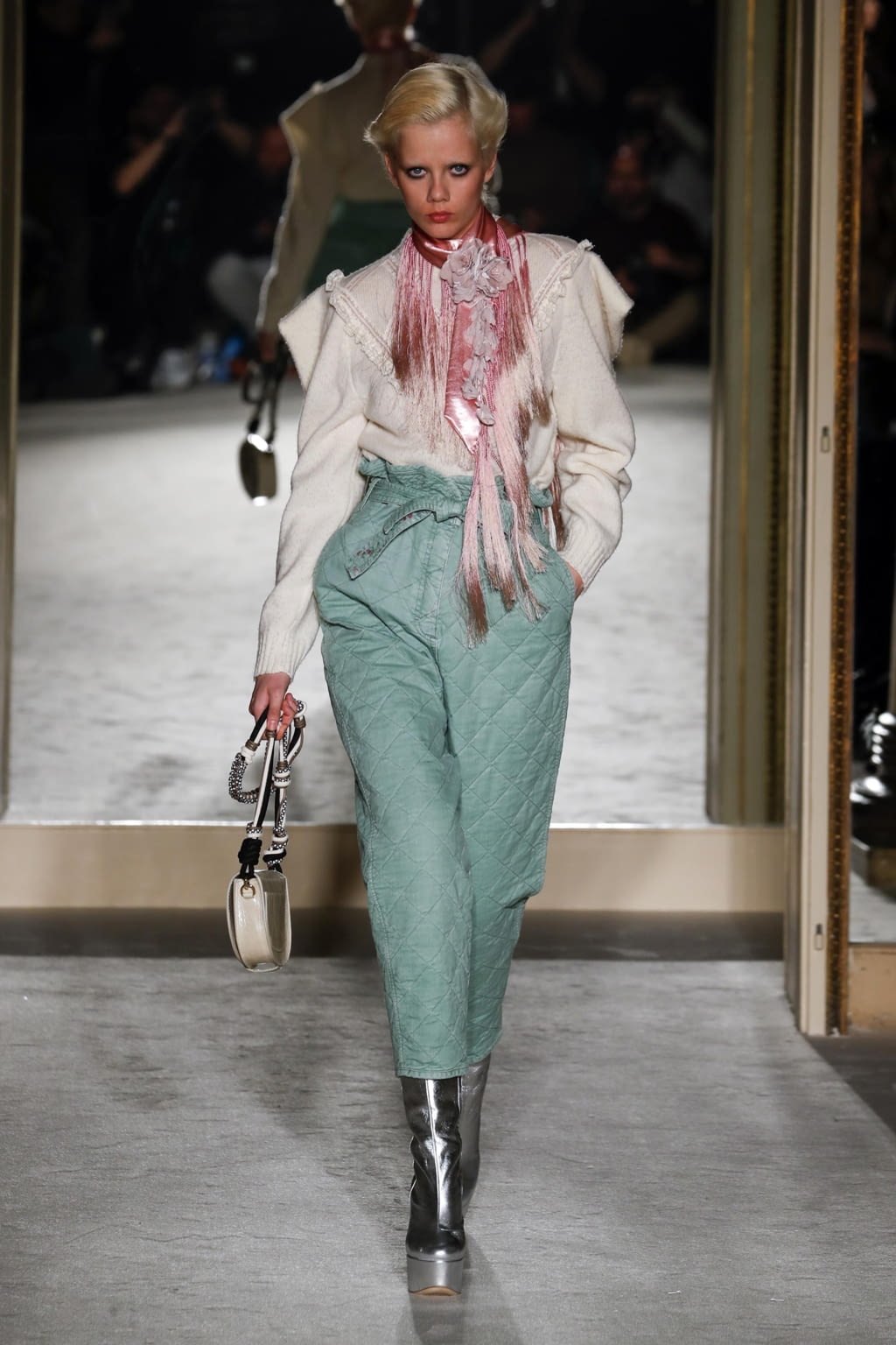 Fashion Week Milan Fall/Winter 2020 look 19 from the Philosophy di Lorenzo Serafini collection 女装