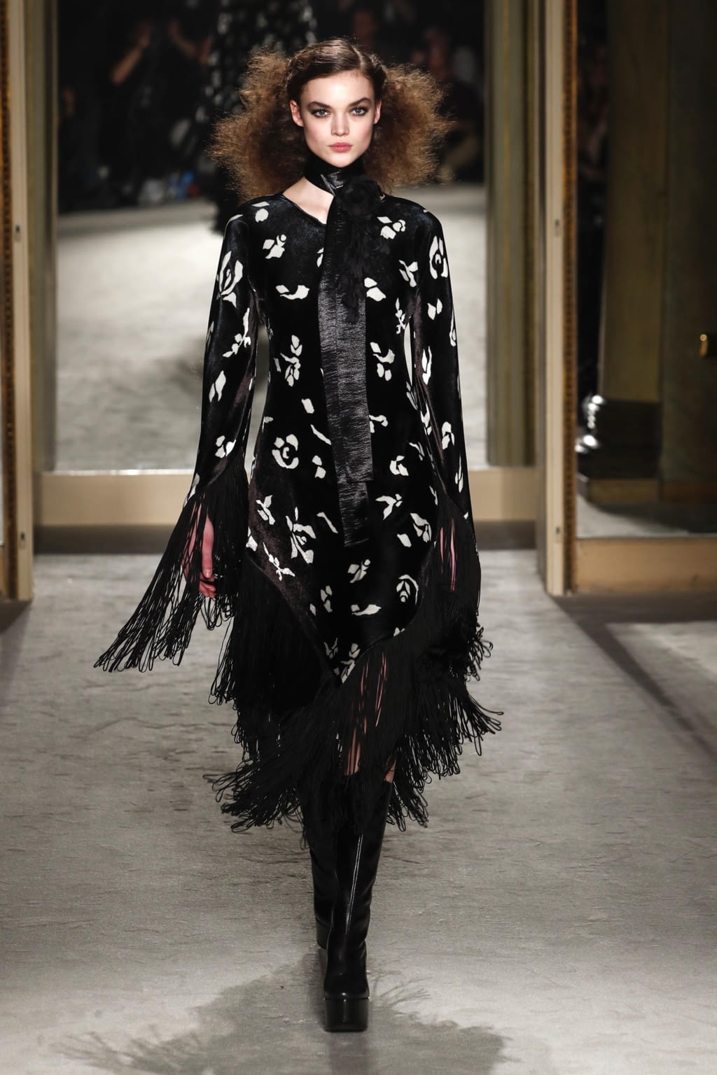 Fashion Week Milan Fall/Winter 2020 look 26 from the Philosophy di Lorenzo Serafini collection womenswear