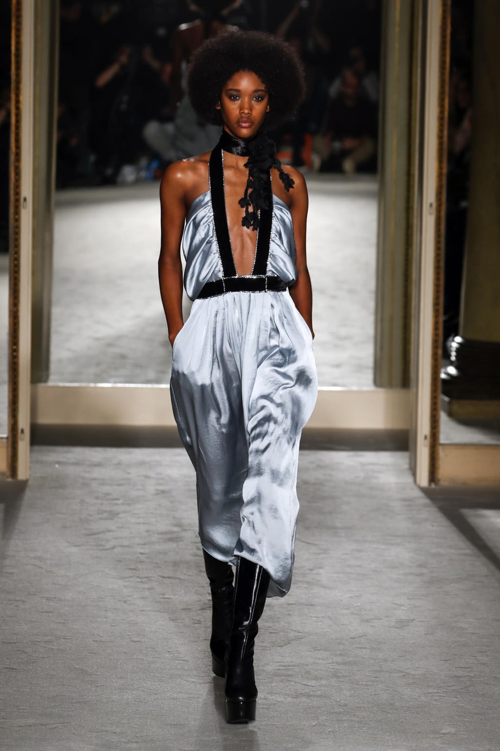 Fashion Week Milan Fall/Winter 2020 look 37 from the Philosophy di Lorenzo Serafini collection womenswear