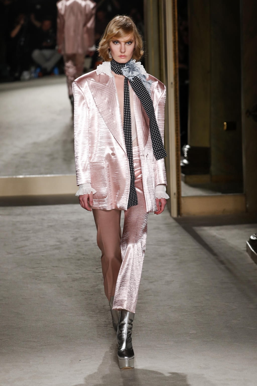 Fashion Week Milan Fall/Winter 2020 look 44 from the Philosophy di Lorenzo Serafini collection womenswear