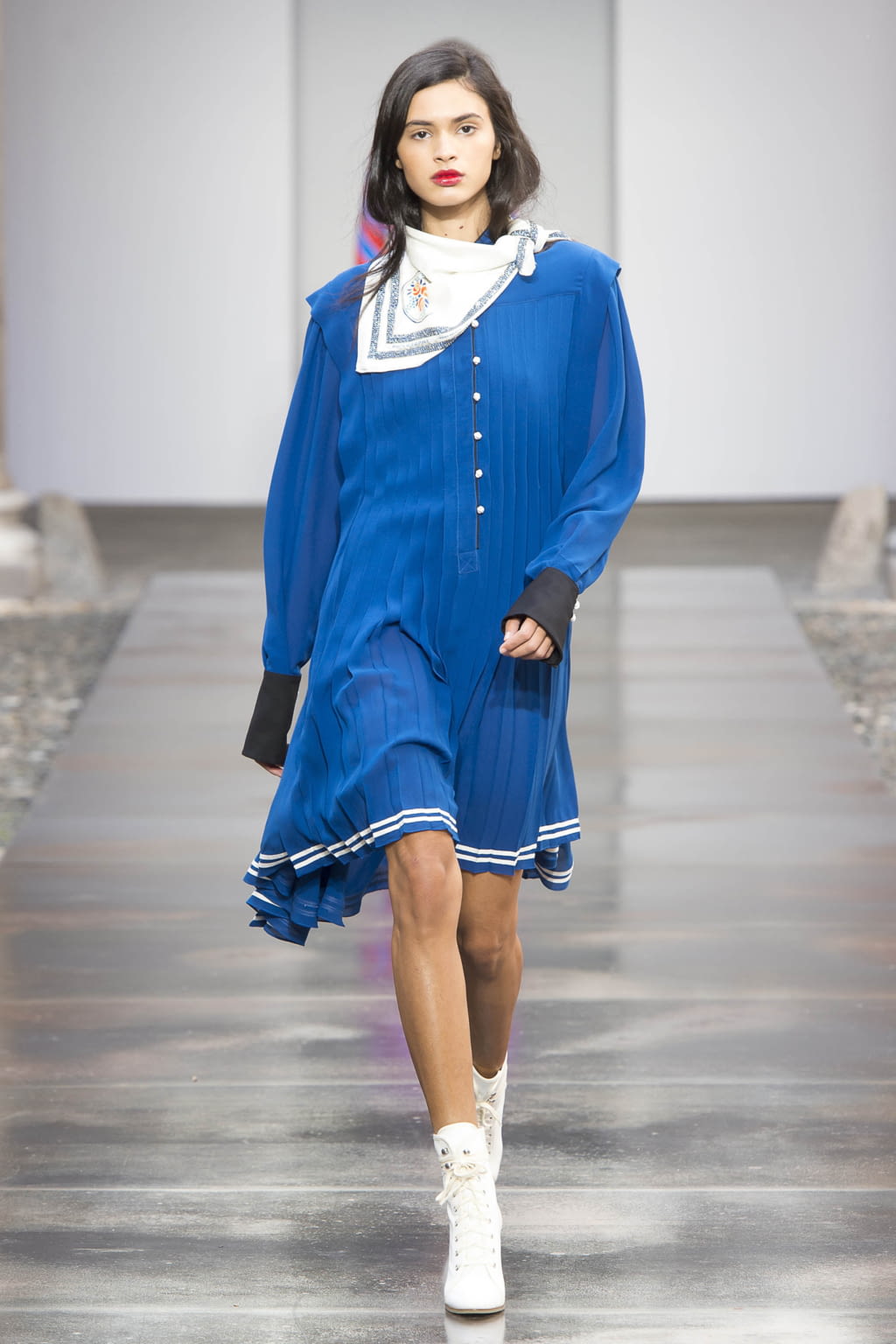Fashion Week Milan Spring/Summer 2018 look 8 from the Philosophy di Lorenzo Serafini collection womenswear