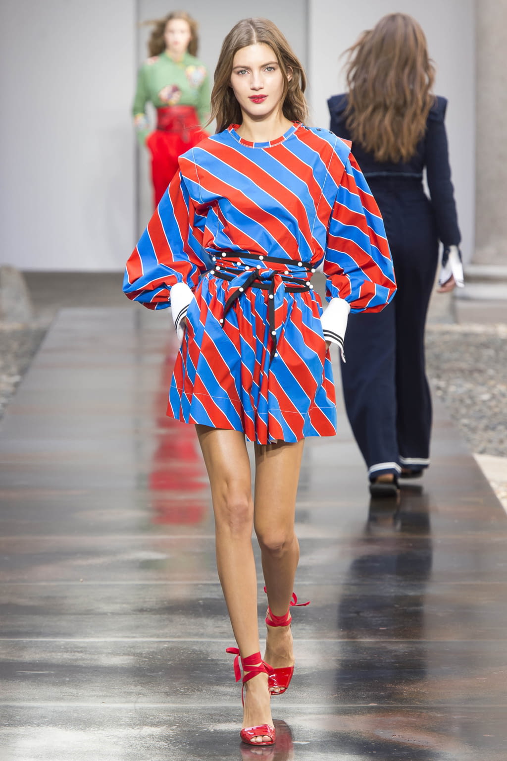 Fashion Week Milan Spring/Summer 2018 look 10 from the Philosophy di Lorenzo Serafini collection womenswear