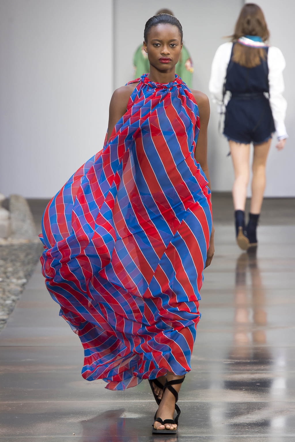 Fashion Week Milan Spring/Summer 2018 look 13 from the Philosophy di Lorenzo Serafini collection womenswear
