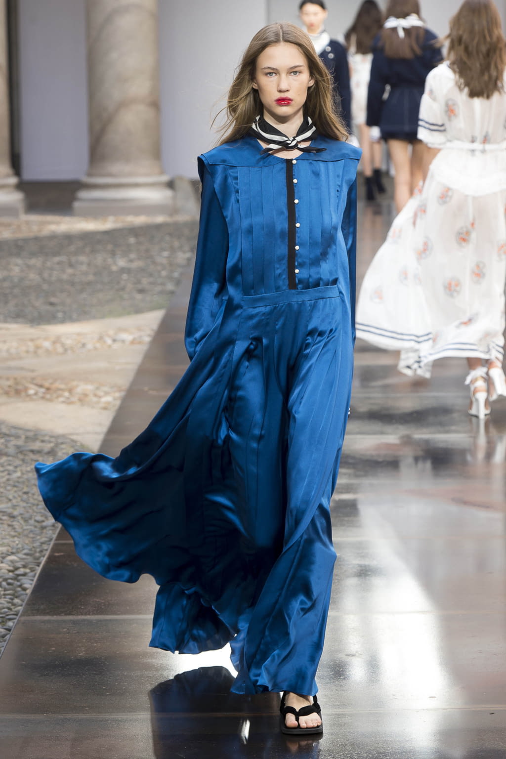 Fashion Week Milan Spring/Summer 2018 look 17 de la collection Philosophy di Lorenzo Serafini womenswear