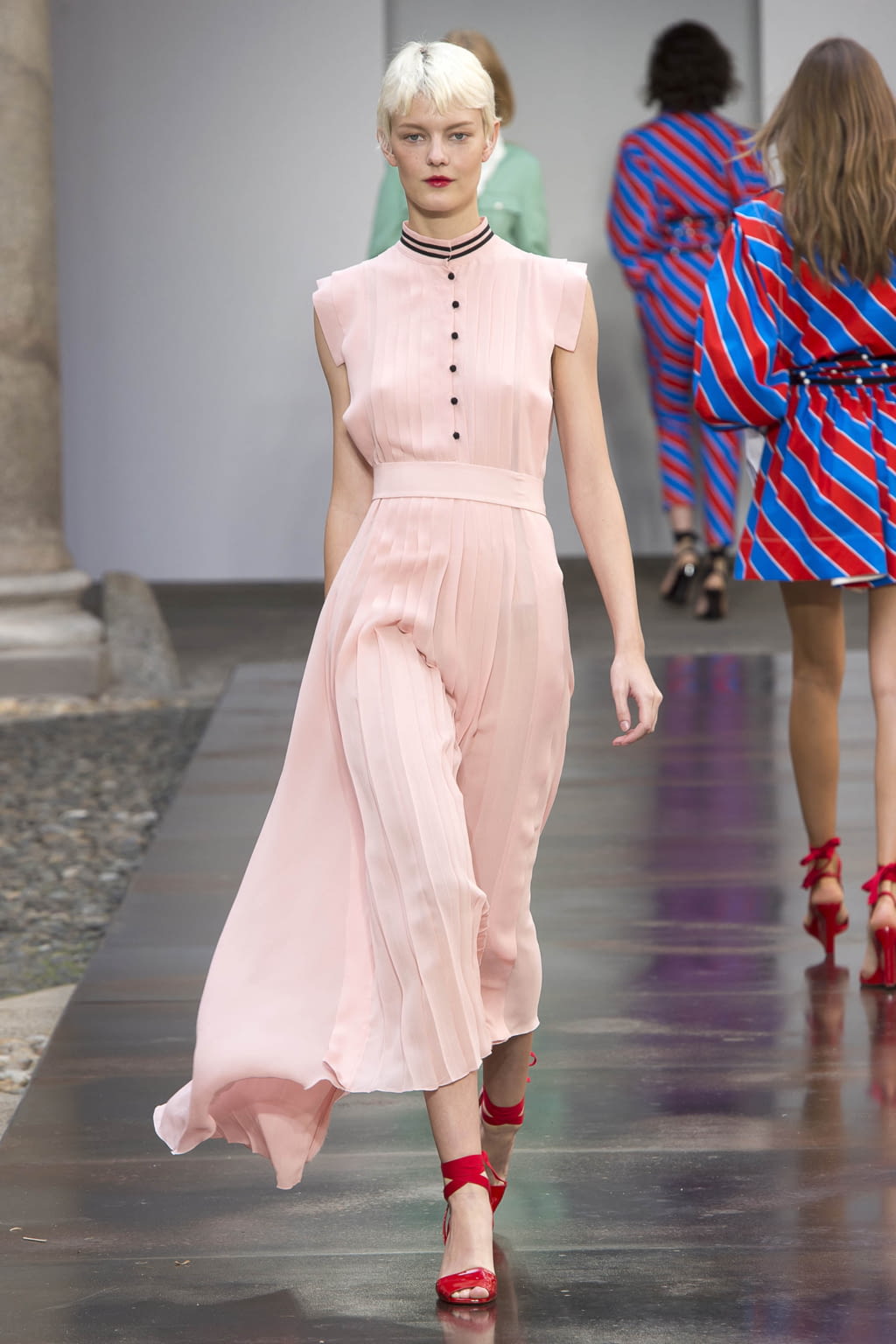 Fashion Week Milan Spring/Summer 2018 look 20 from the Philosophy di Lorenzo Serafini collection womenswear