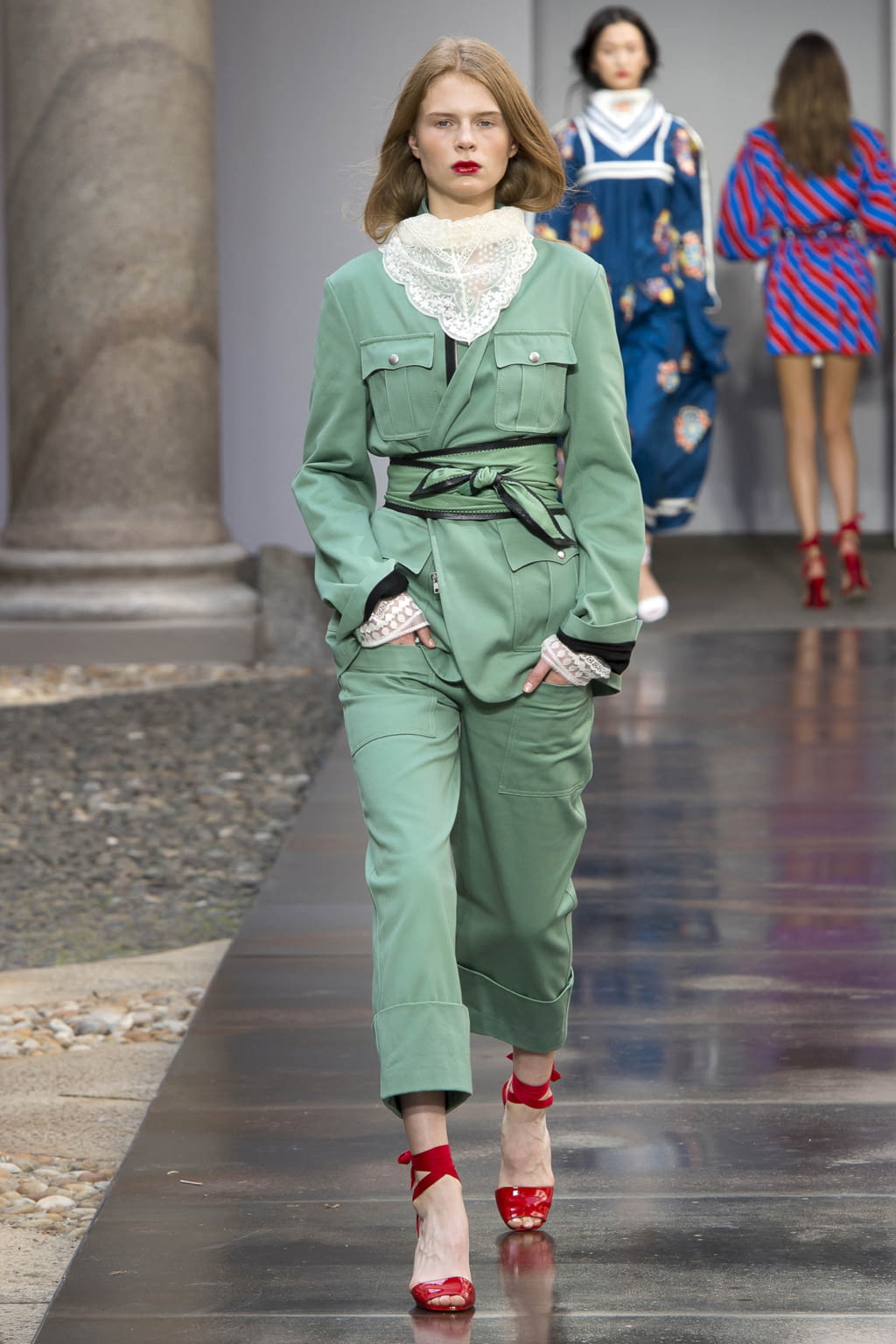 Fashion Week Milan Spring/Summer 2018 look 21 from the Philosophy di Lorenzo Serafini collection womenswear
