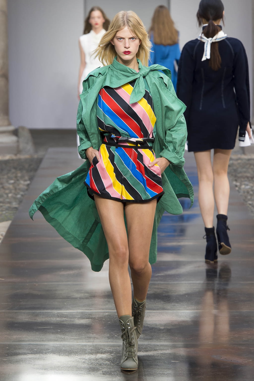 Fashion Week Milan Spring/Summer 2018 look 27 from the Philosophy di Lorenzo Serafini collection womenswear