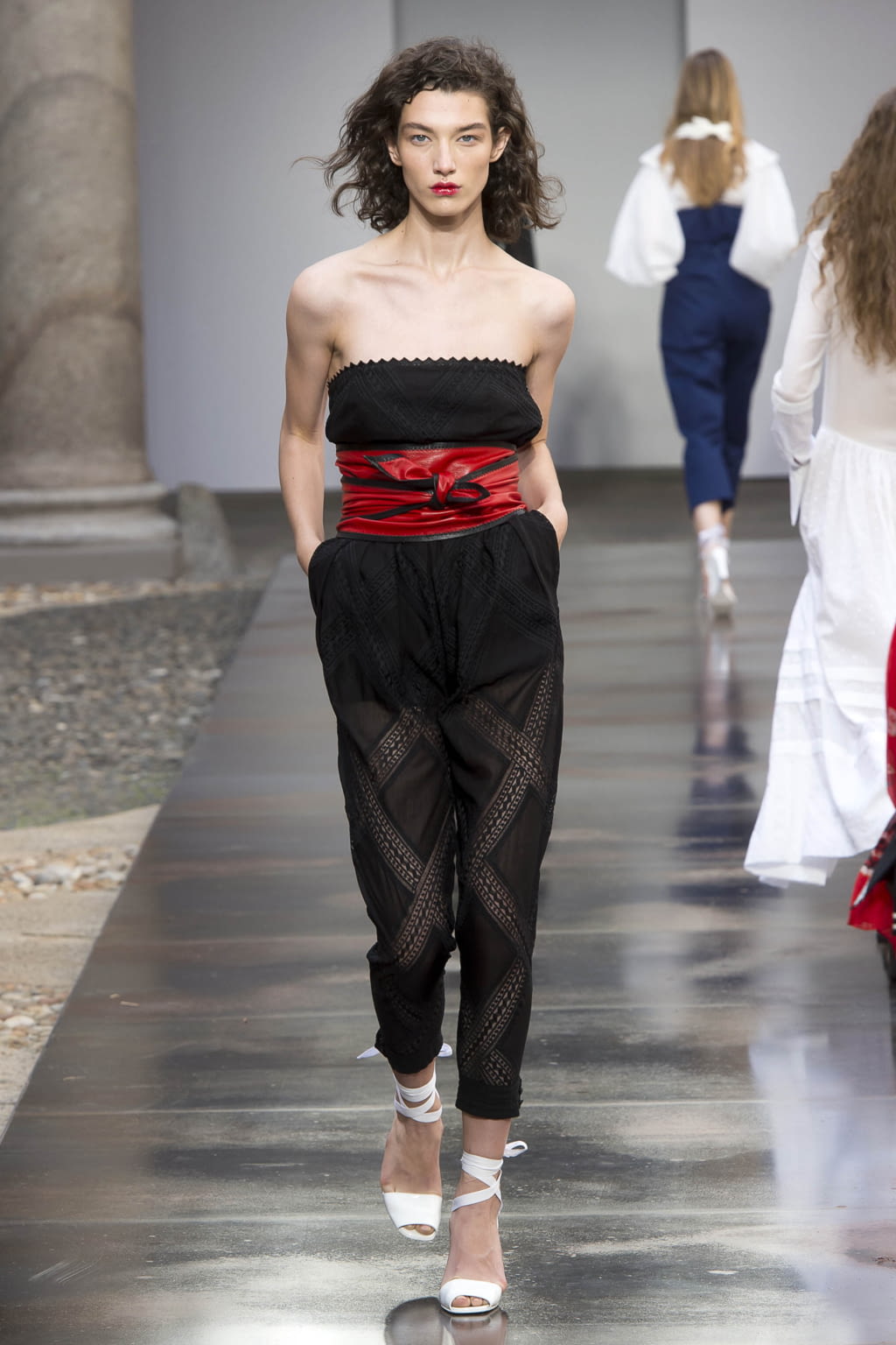 Fashion Week Milan Spring/Summer 2018 look 41 from the Philosophy di Lorenzo Serafini collection womenswear
