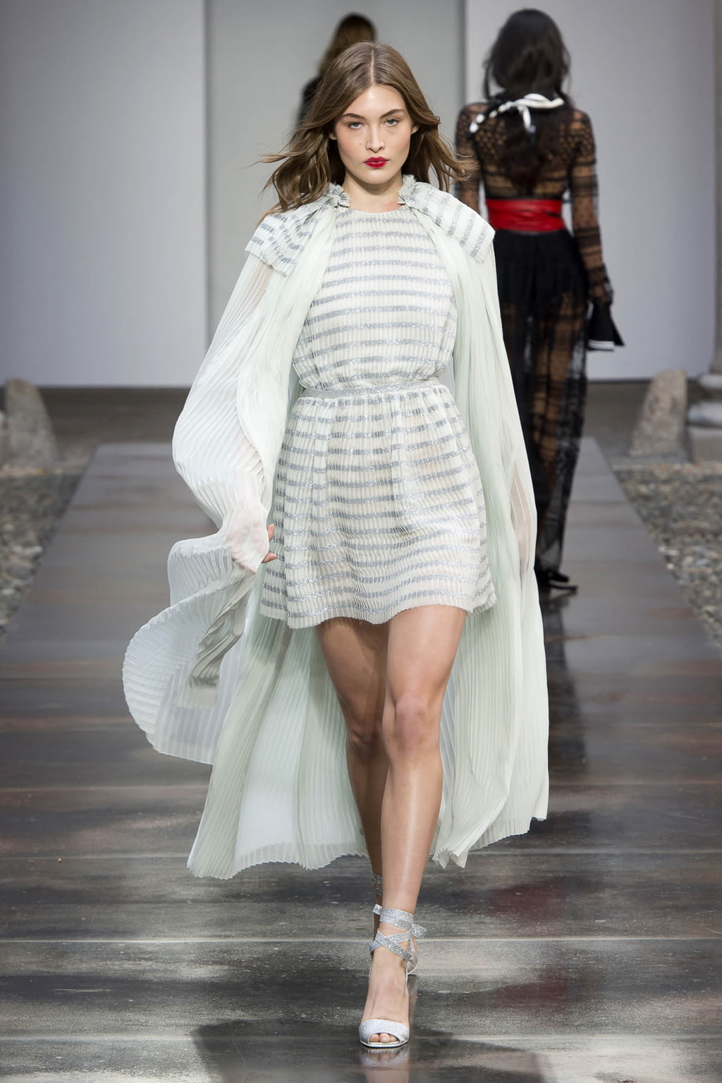 Fashion Week Milan Spring/Summer 2018 look 47 from the Philosophy di Lorenzo Serafini collection womenswear