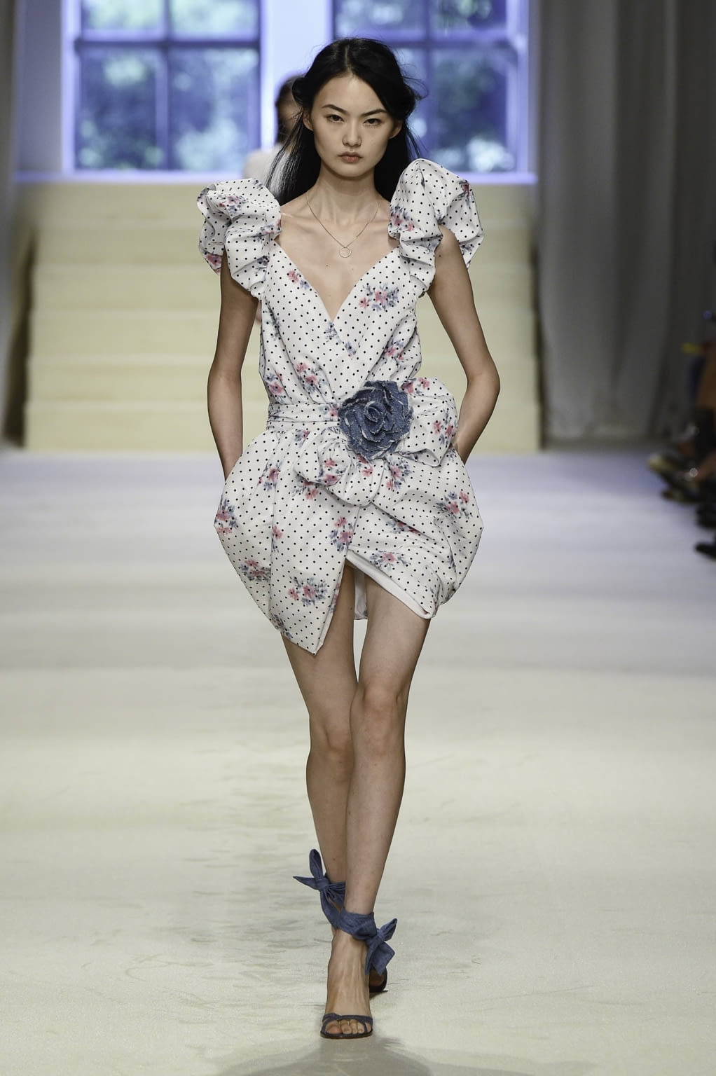 Fashion Week Milan Spring/Summer 2020 look 37 from the Philosophy di Lorenzo Serafini collection 女装
