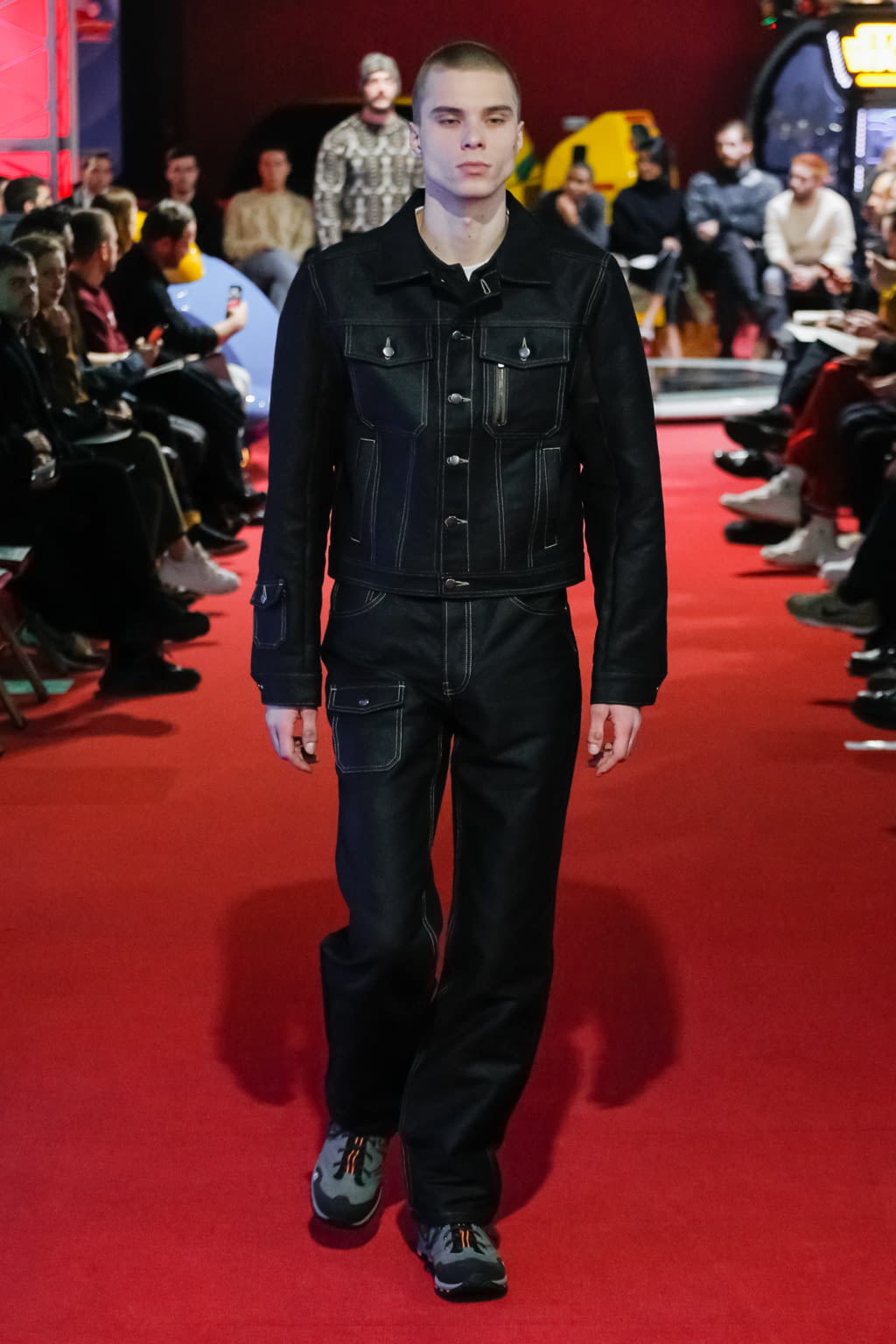 Fashion Week Paris Fall/Winter 2019 look 2 from the PHIPPS collection 男装