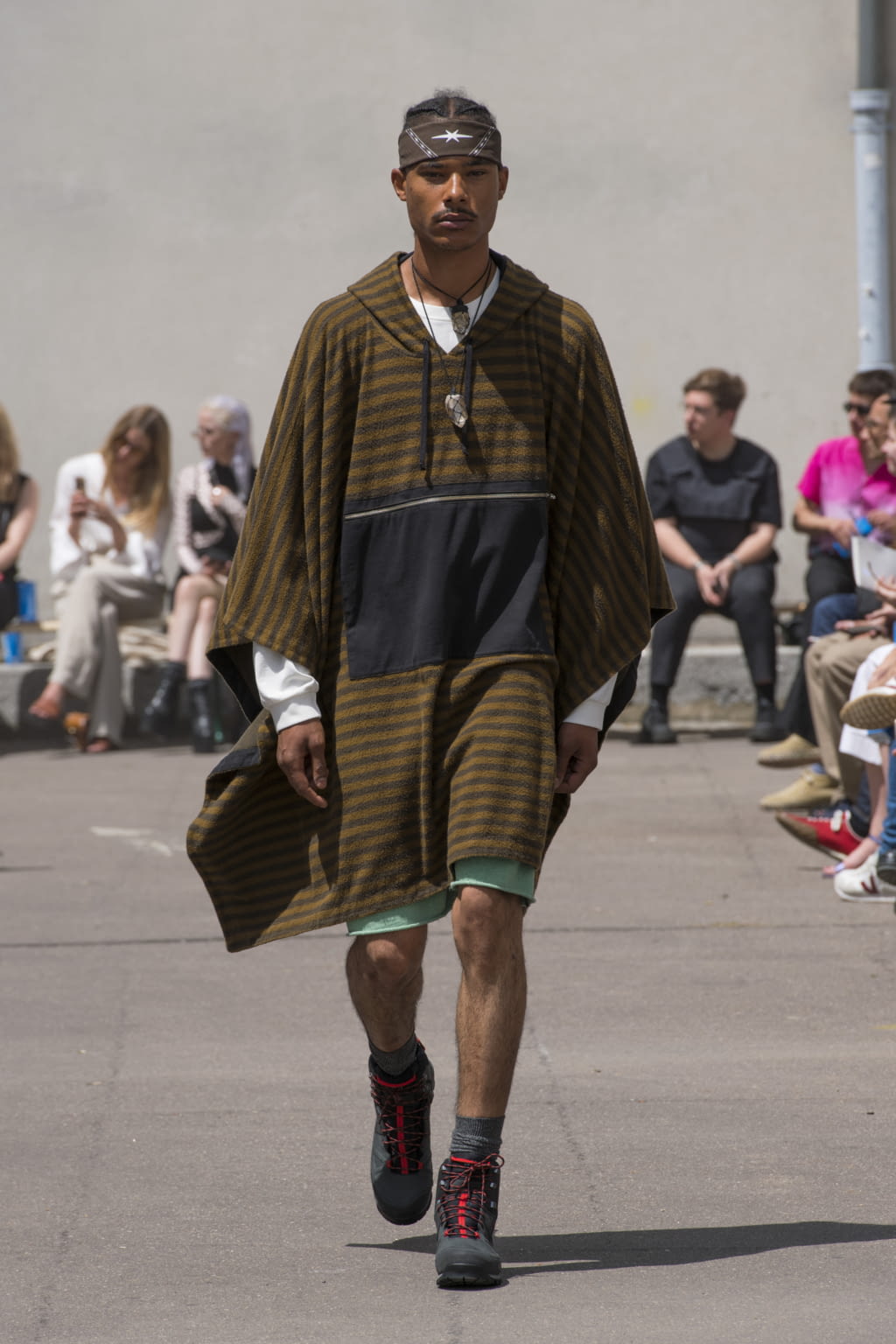 Fashion Week Paris Spring/Summer 2020 look 8 from the PHIPPS collection menswear