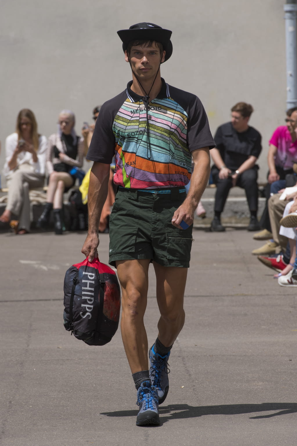 Fashion Week Paris Spring/Summer 2020 look 13 from the PHIPPS collection menswear