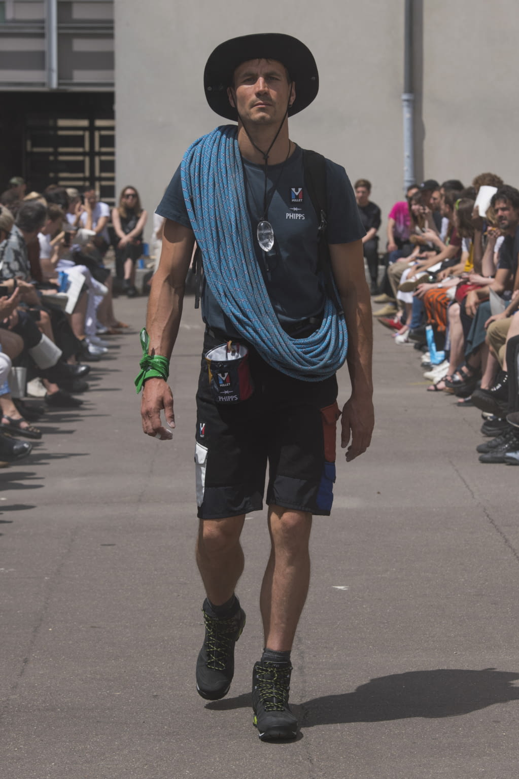 Fashion Week Paris Spring/Summer 2020 look 15 from the PHIPPS collection menswear