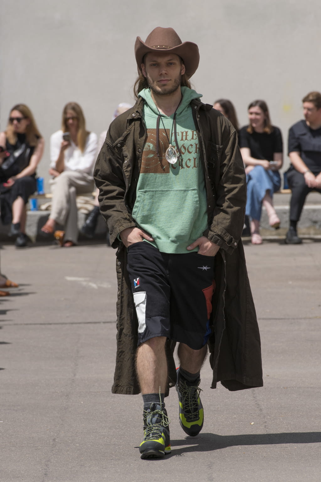 Fashion Week Paris Spring/Summer 2020 look 18 from the PHIPPS collection 男装