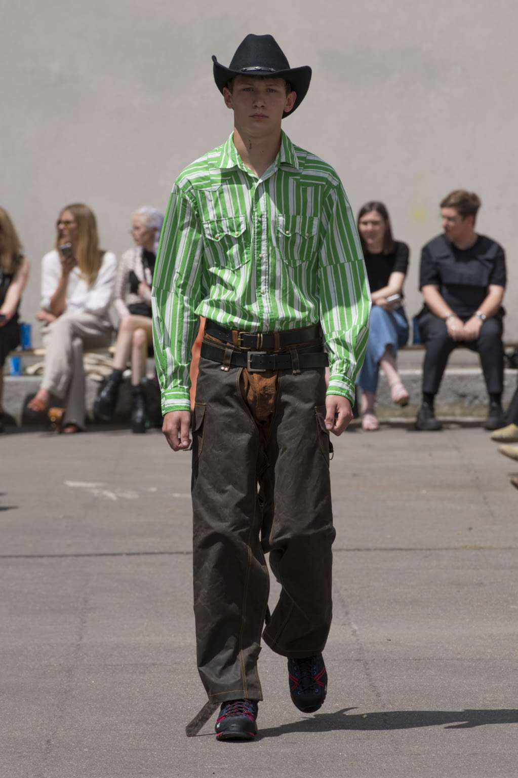 Fashion Week Paris Spring/Summer 2020 look 20 from the PHIPPS collection 男装