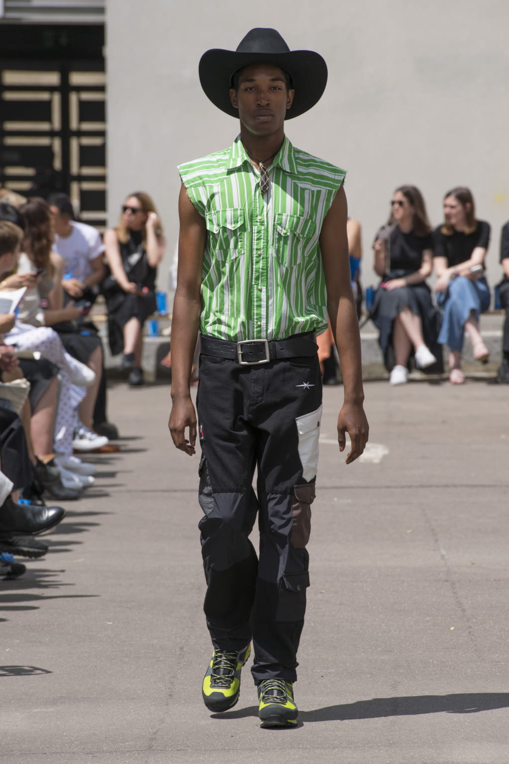 Fashion Week Paris Spring/Summer 2020 look 21 from the PHIPPS collection 男装
