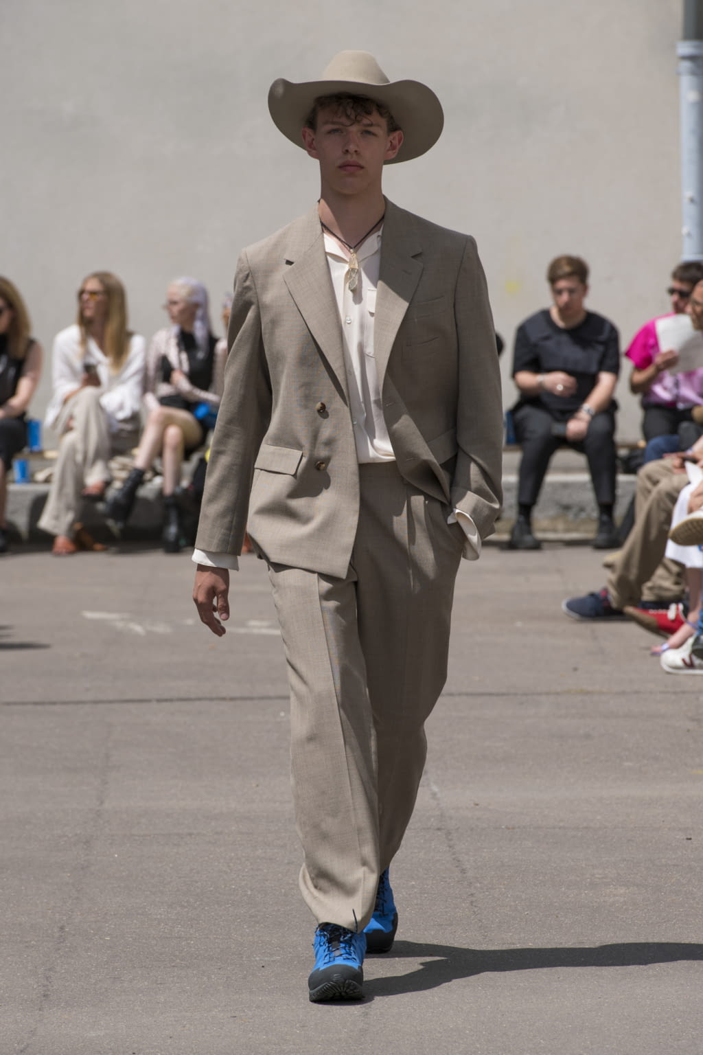 Fashion Week Paris Spring/Summer 2020 look 22 from the PHIPPS collection menswear
