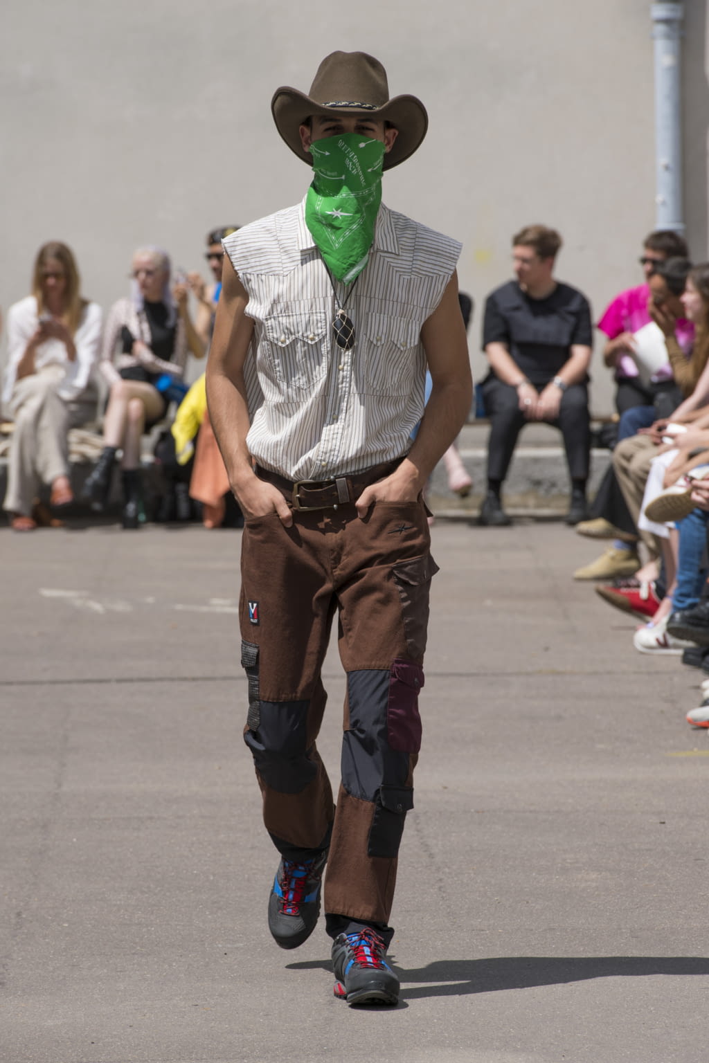 Fashion Week Paris Spring/Summer 2020 look 24 from the PHIPPS collection menswear