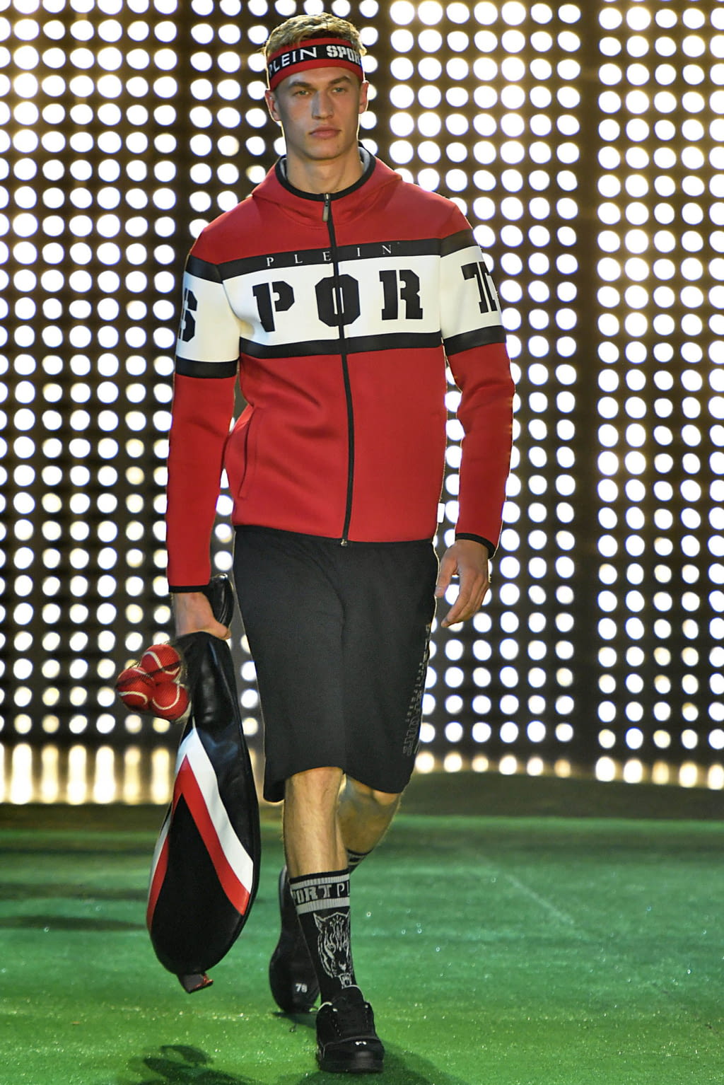 Fashion Week Milan Spring/Summer 2019 look 29 from the Plein Sport collection 男装