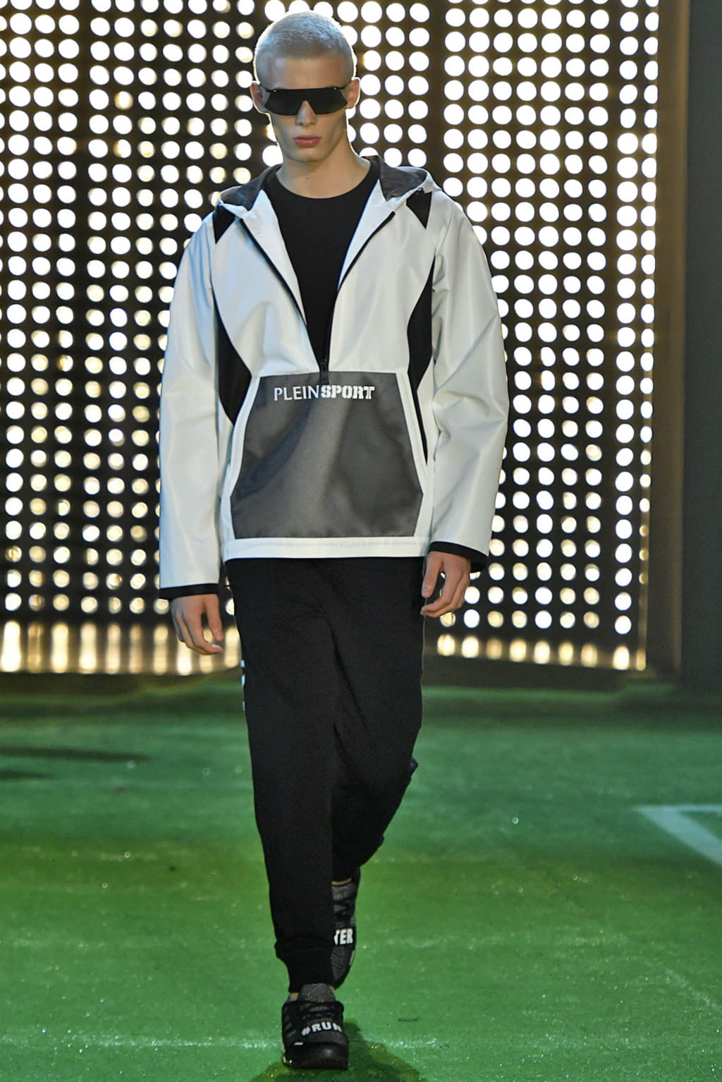 Fashion Week Milan Spring/Summer 2019 look 44 from the Plein Sport collection 男装