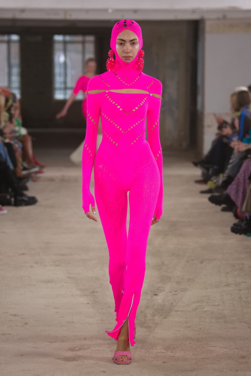 Fashion Week London Fall/Winter 2022 look 14 from the Poster Girl collection womenswear