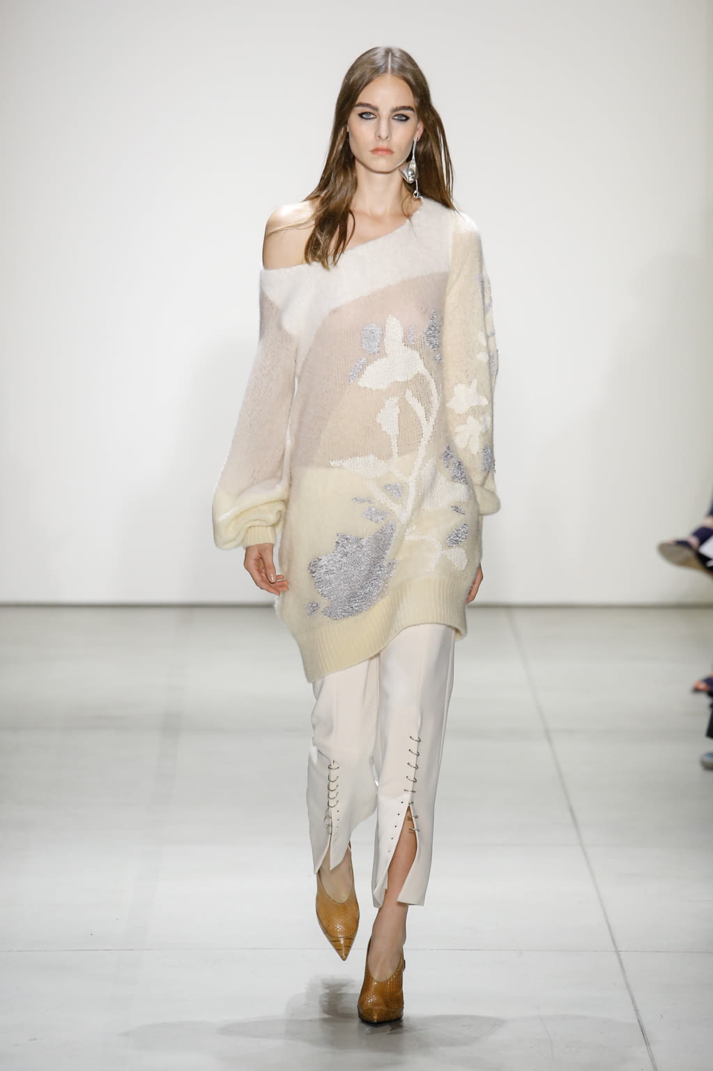 Fashion Week New York Spring/Summer 2017 look 2 from the Prabal Gurung collection womenswear