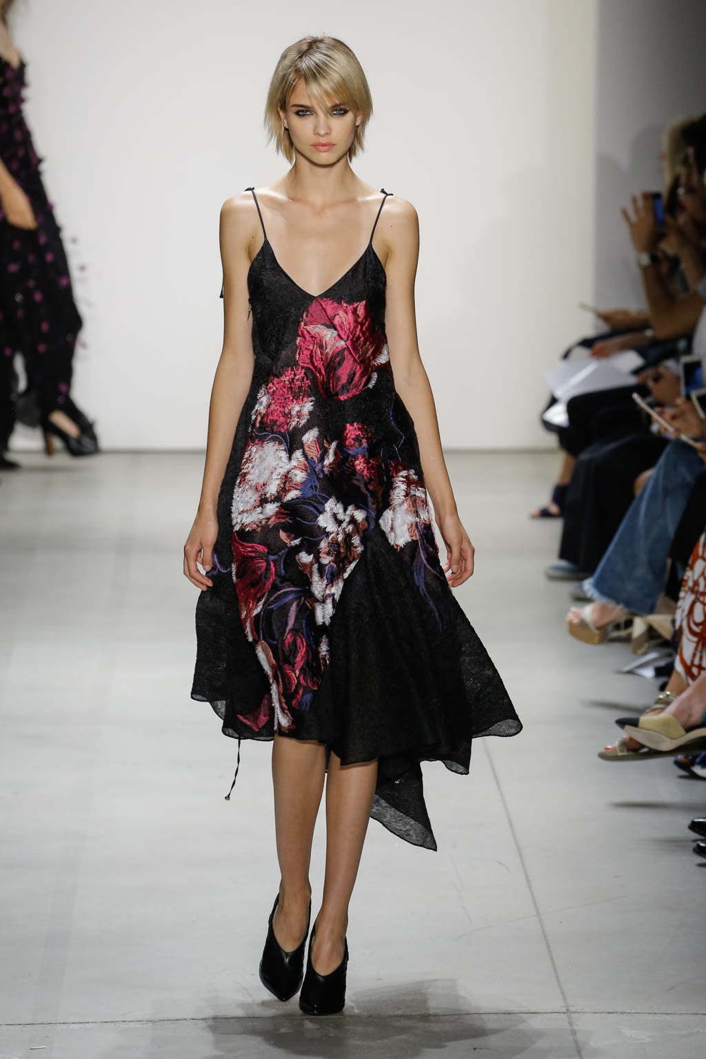 Fashion Week New York Spring/Summer 2017 look 31 from the Prabal Gurung collection womenswear