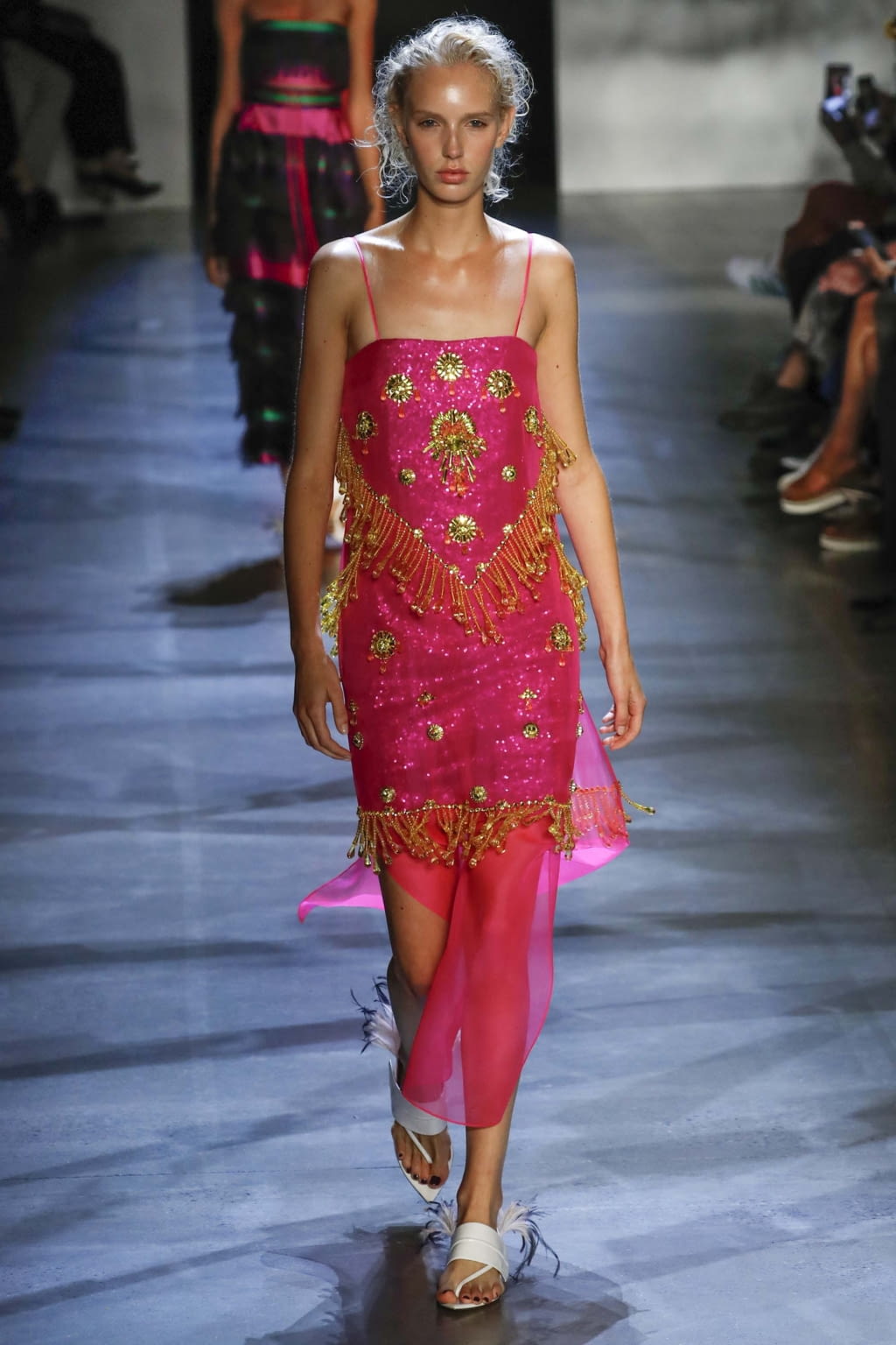 Fashion Week New York Spring/Summer 2019 look 56 from the Prabal Gurung collection 女装