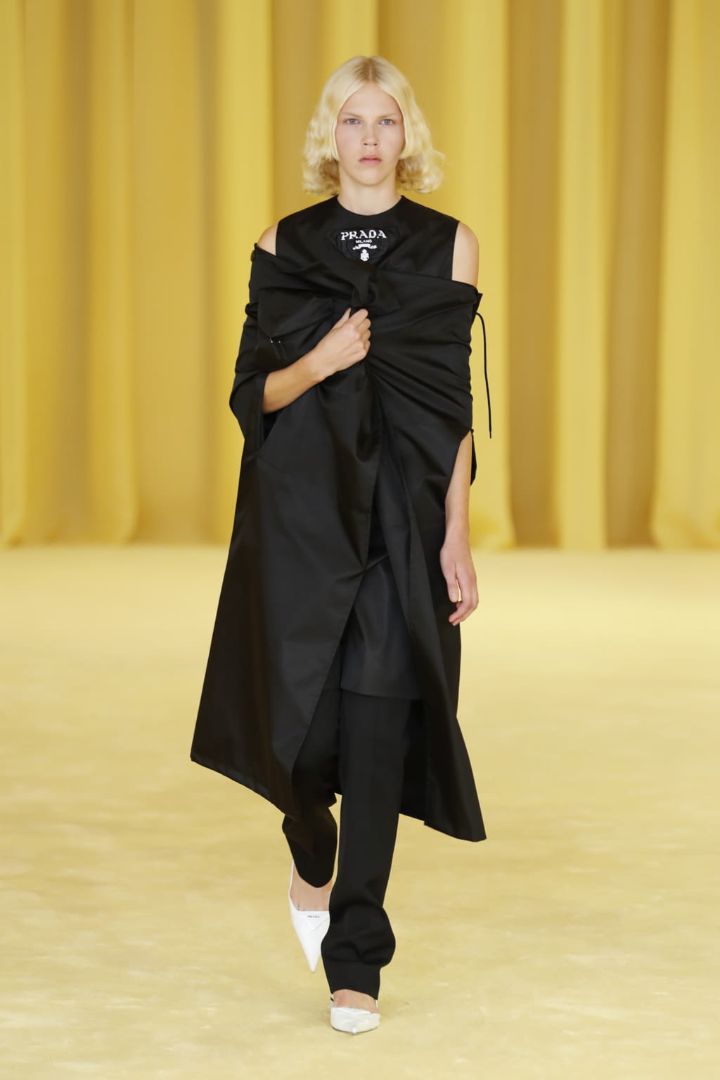Fashion Week Milan Spring/Summer 2021 look 1 de la collection Prada womenswear