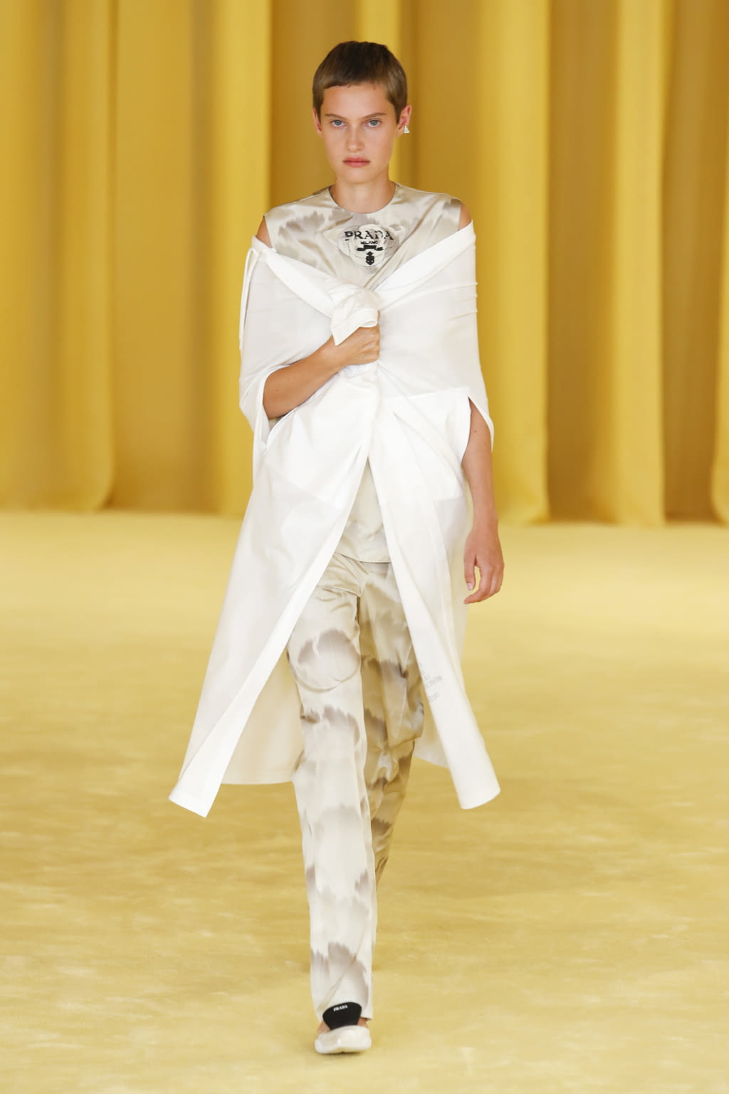 Fashion Week Milan Spring/Summer 2021 look 2 de la collection Prada womenswear
