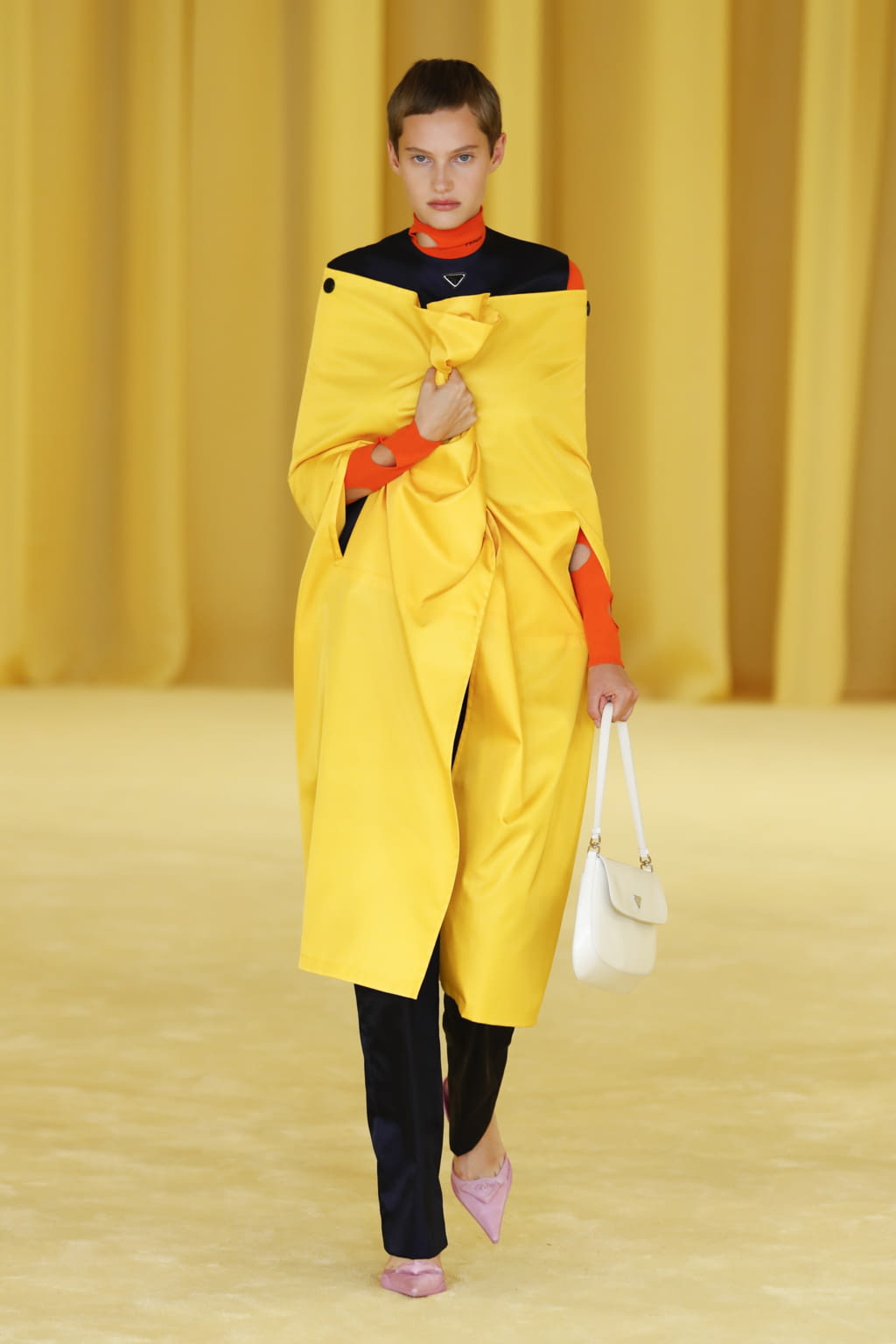 Fashion Week Milan Spring/Summer 2021 look 21 from the Prada collection 女装
