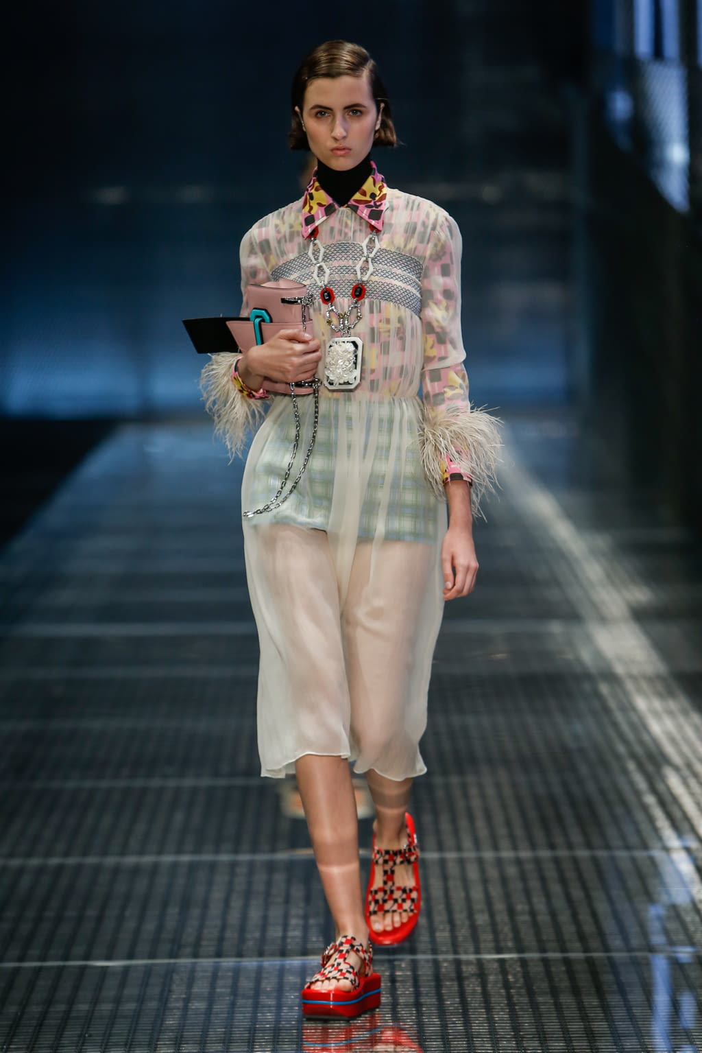 Fashion Week Milan Spring/Summer 2017 look 24 de la collection Prada womenswear