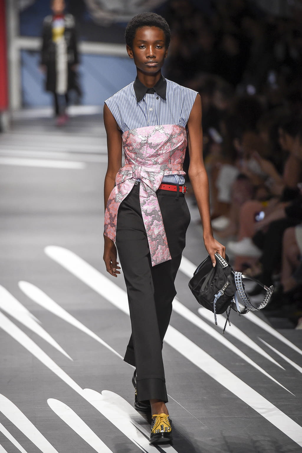 Fashion Week Milan Spring/Summer 2018 look 6 de la collection Prada womenswear