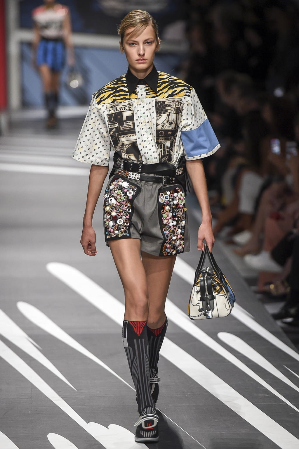 Fashion Week Milan Spring/Summer 2018 look 22 from the Prada collection 女装
