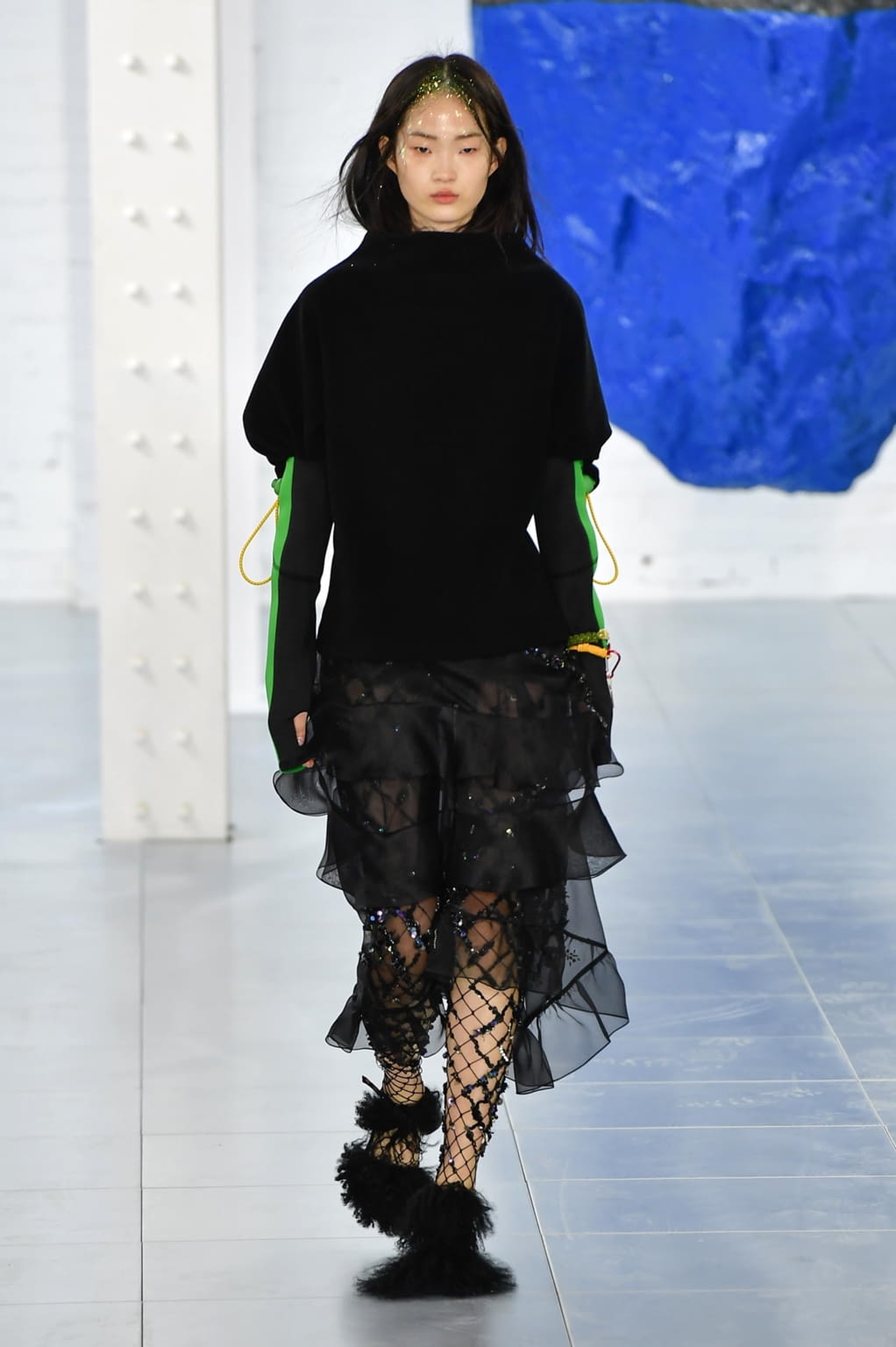 Fashion Week London Fall/Winter 2018 look 2 from the Preen by Thornton Bregazzi collection 女装