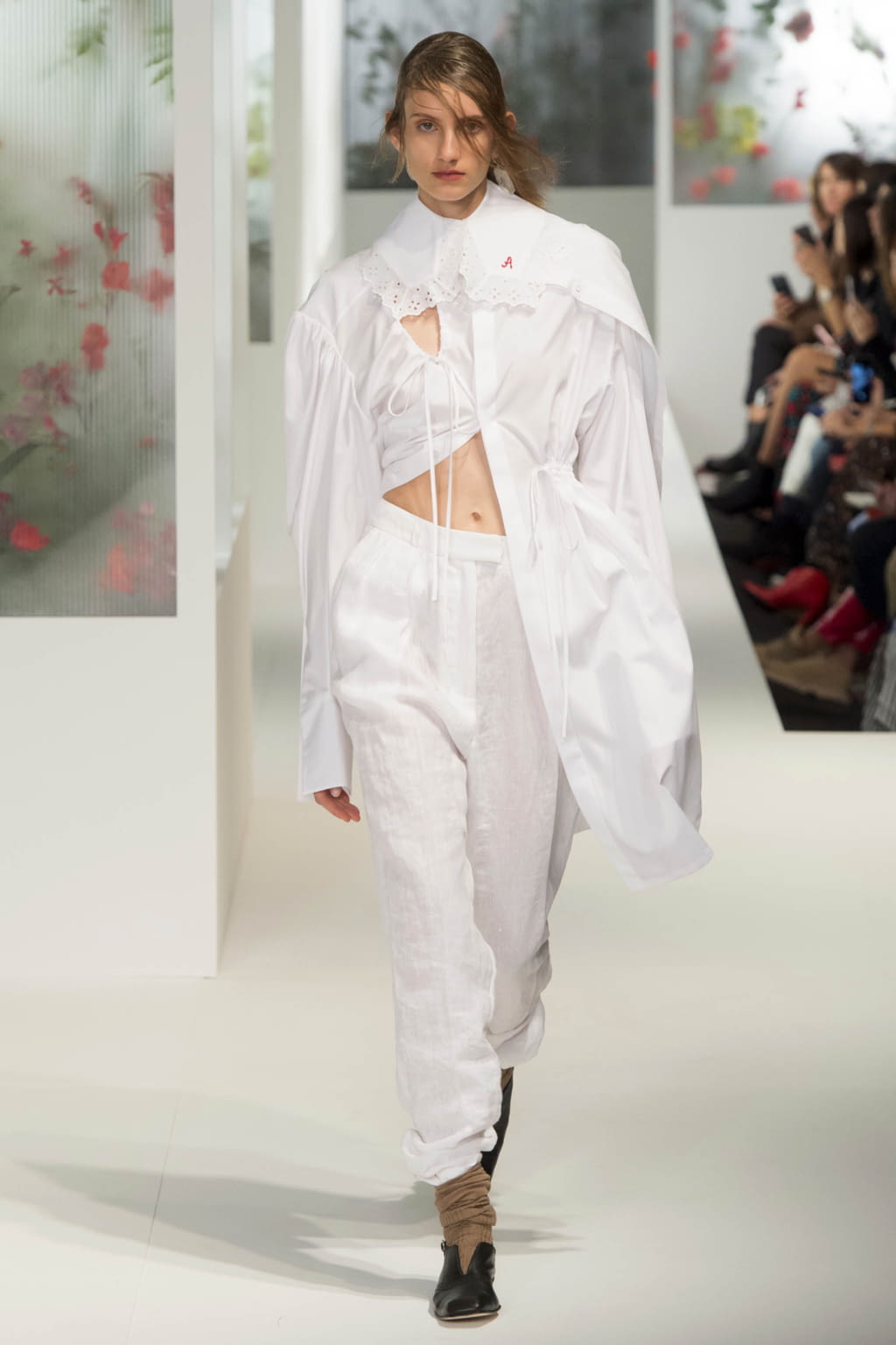 Fashion Week London Spring/Summer 2018 look 4 from the Preen by Thornton Bregazzi collection 女装