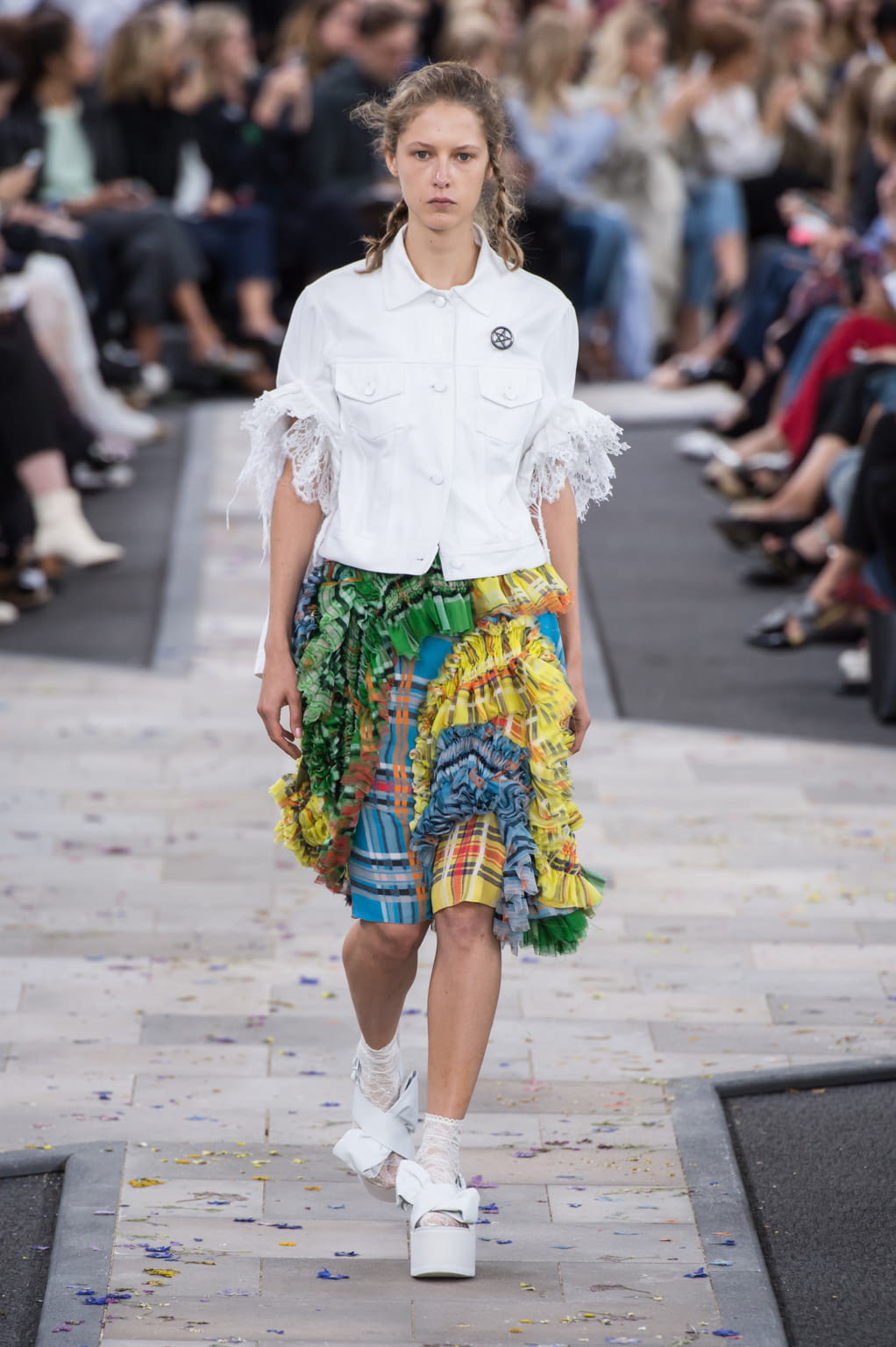 Fashion Week London Spring/Summer 2017 look 15 from the Preen by Thornton Bregazzi collection 女装
