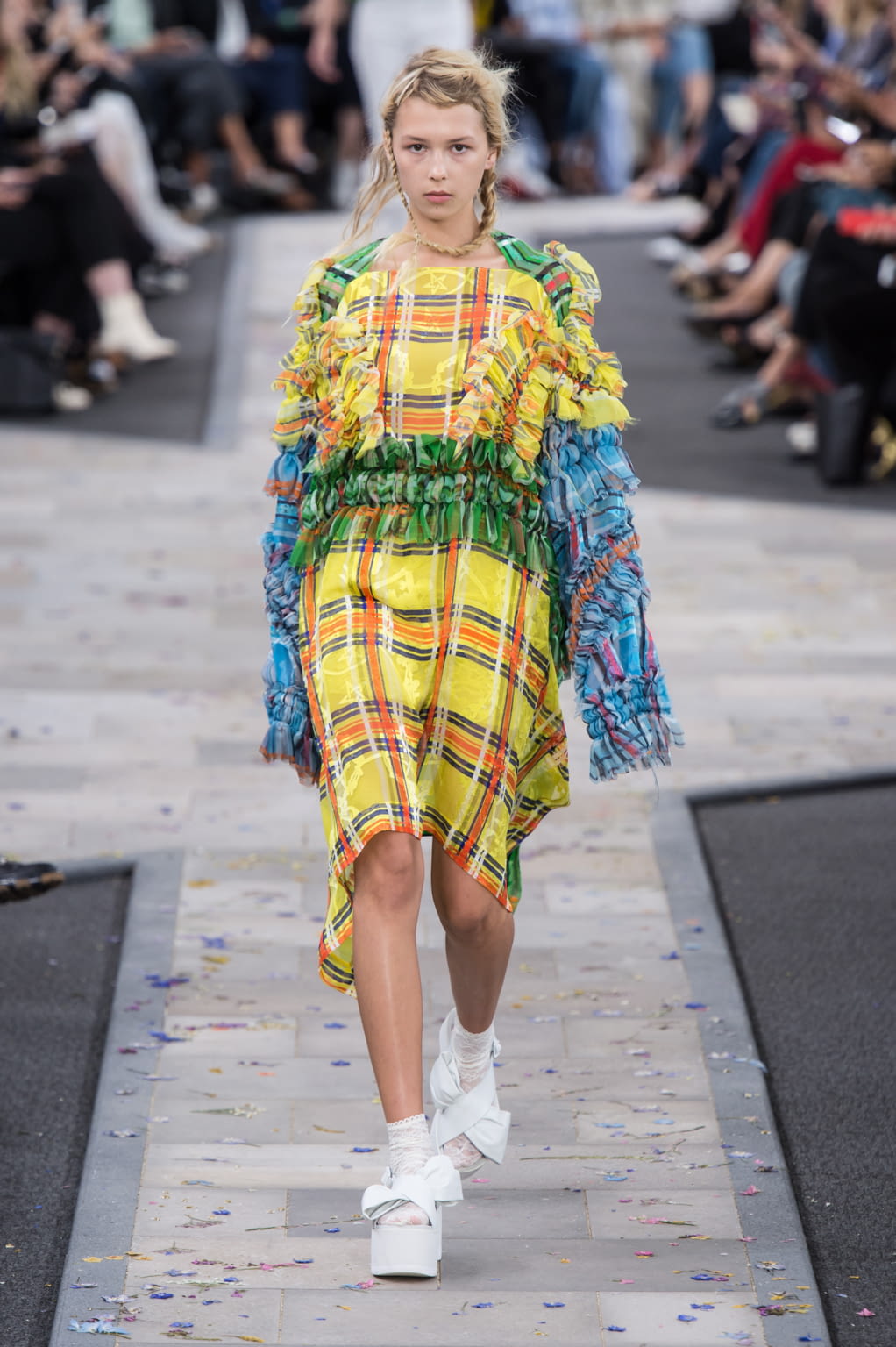Fashion Week London Spring/Summer 2017 look 16 from the Preen by Thornton Bregazzi collection 女装