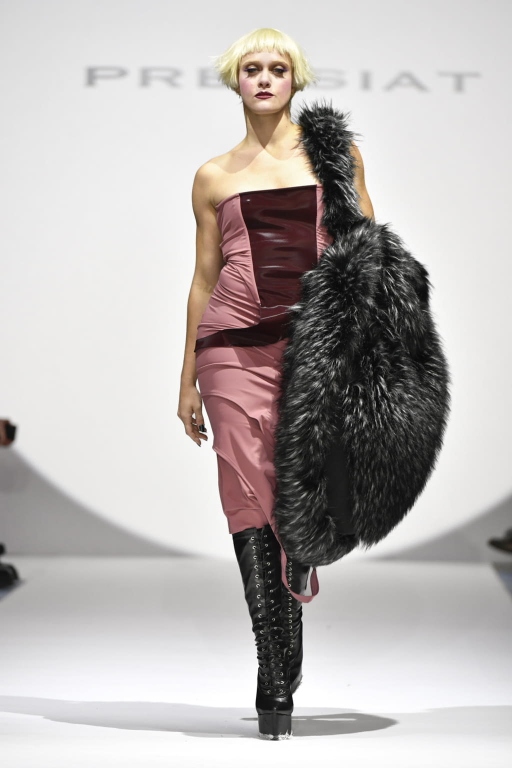 Fashion Week Paris Fall/Winter 2022 look 12 from the Pressiat collection womenswear