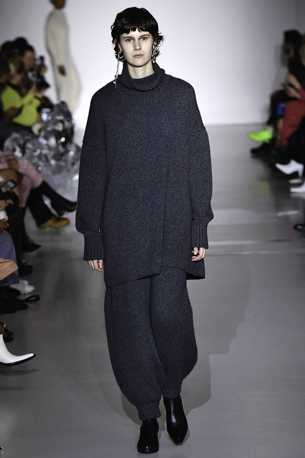 Fashion Week London Fall/Winter 2019 look 3 from the Pringle of Scotland collection womenswear