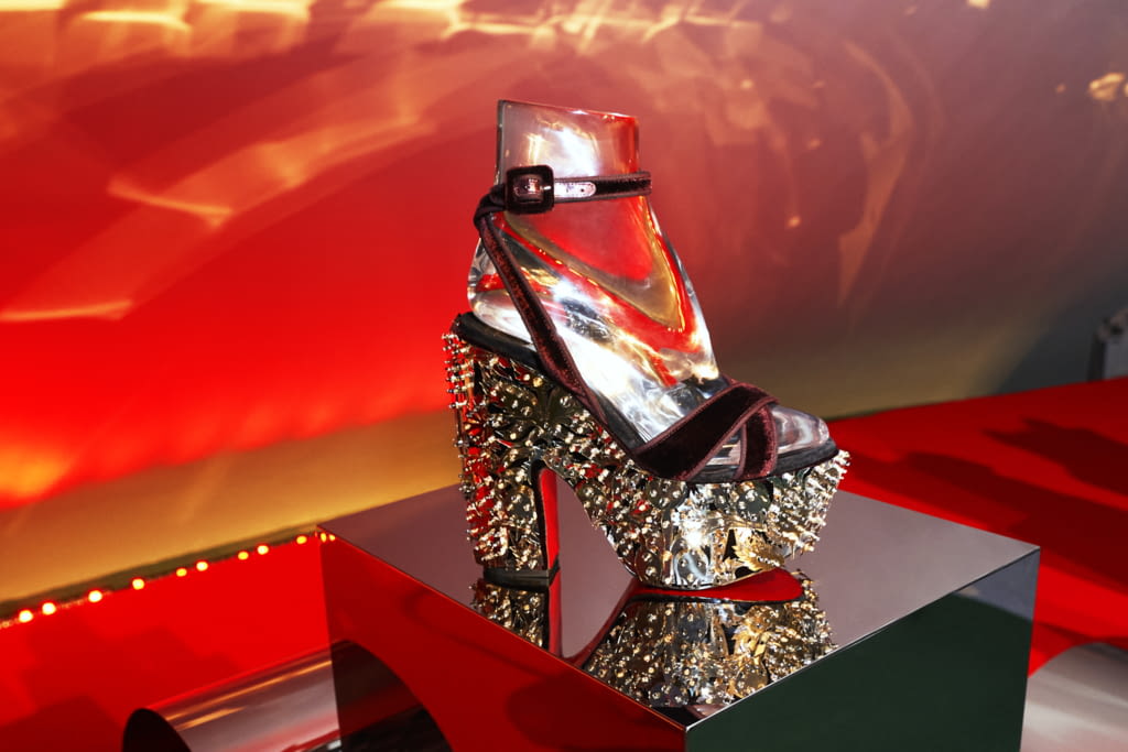 Fashion Week Paris Fall/Winter 2022 look 6 from the Christian Louboutin collection womenswear accessories