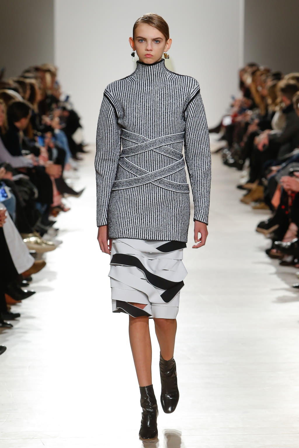 Fashion Week New York Fall/Winter 2016 look 30 from the Proenza Schouler collection womenswear